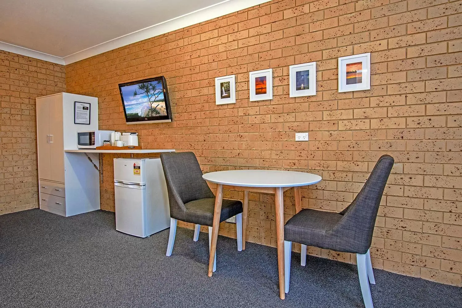 Coffee/tea facilities in Coast Inn Motel