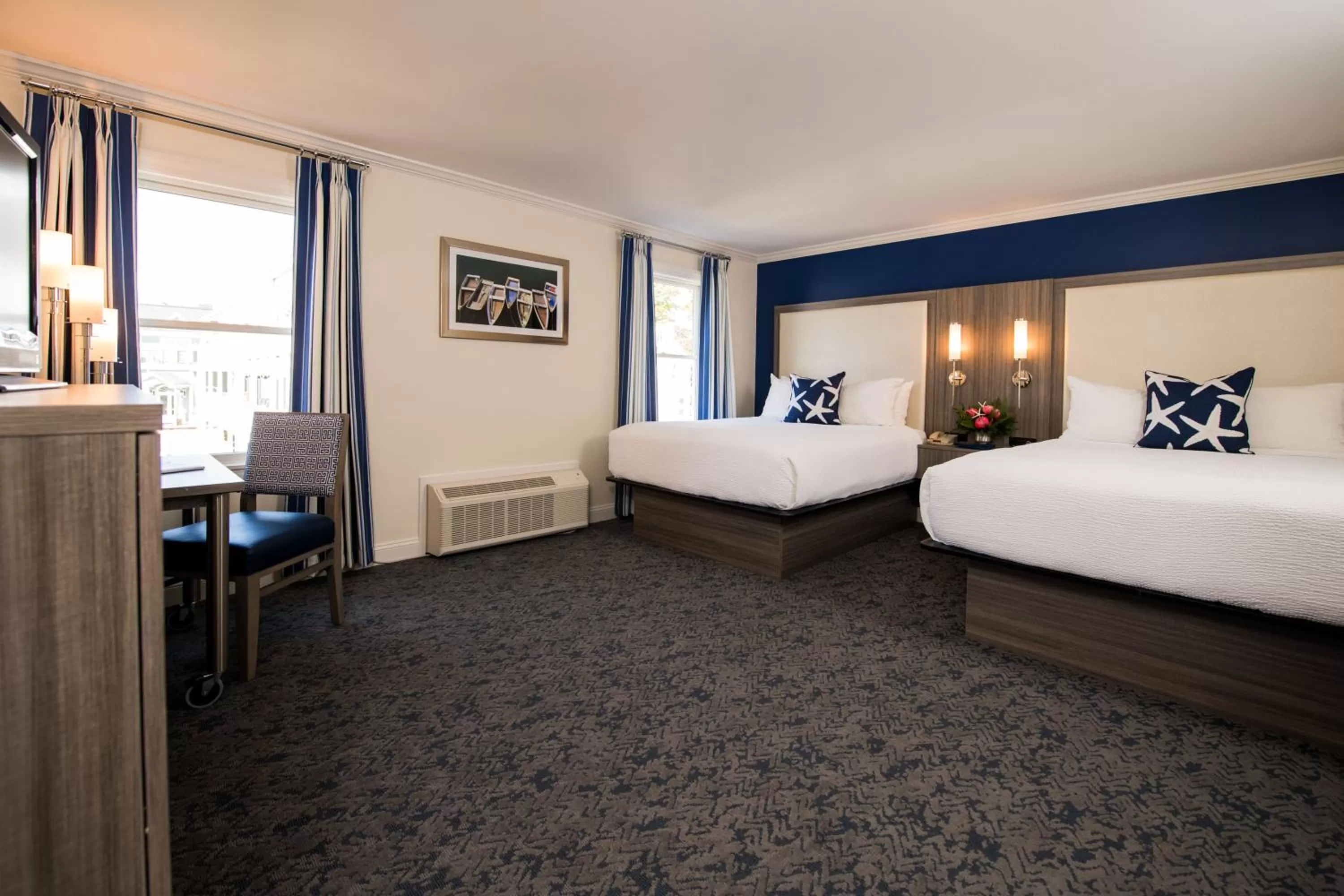 Photo of the whole room, Bed in Union Bluff Hotel & Meeting House