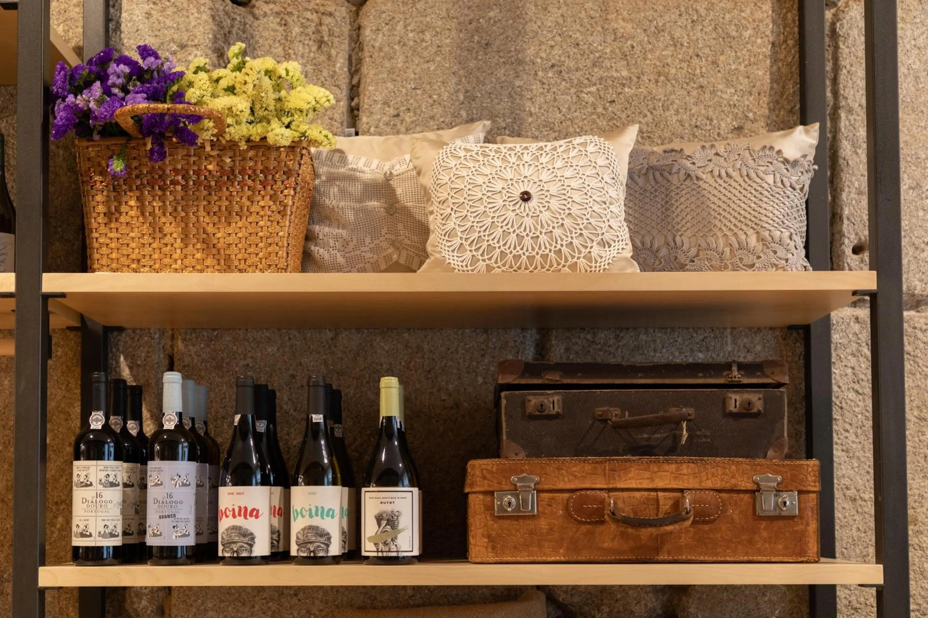 On-site shops in Original Douro Hotel