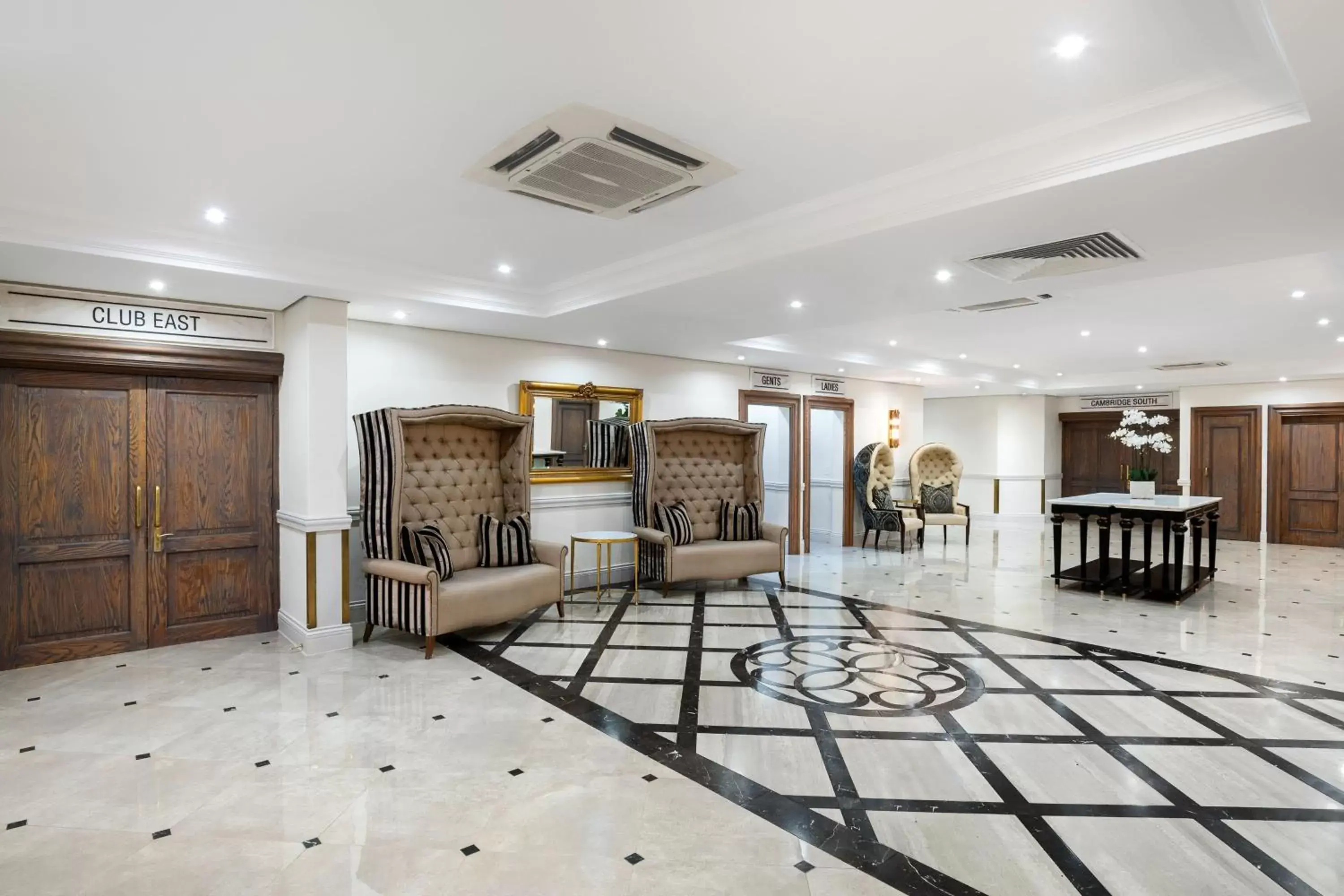 Meeting/conference room, Lobby/Reception in Protea Hotel by Marriott Johannesburg Balalaika Sandton
