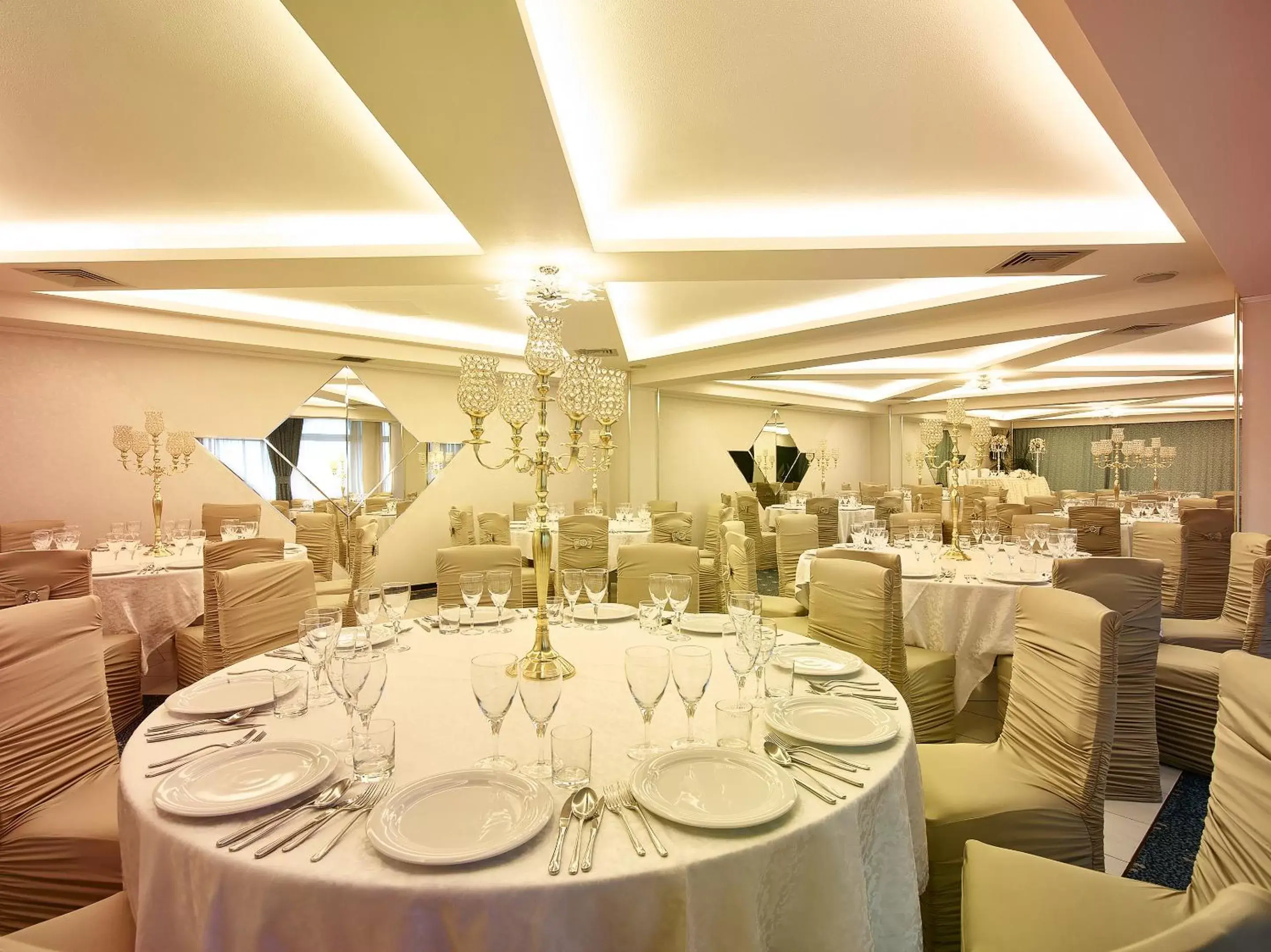 Entertainment, Banquet Facilities in Continental Forum Oradea