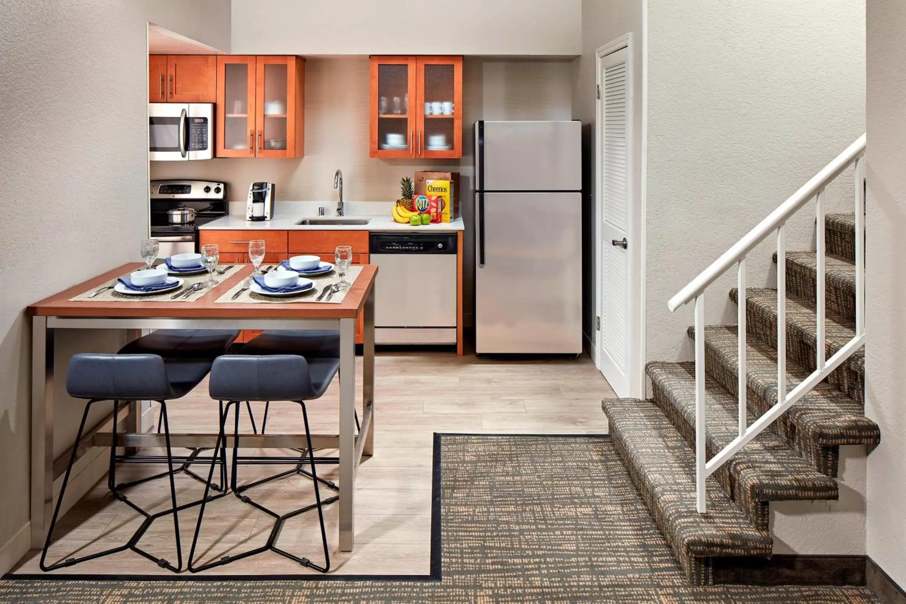 Kitchen or kitchenette, Dining Area in Residence Inn Los Angeles LAX/Manhattan Beach