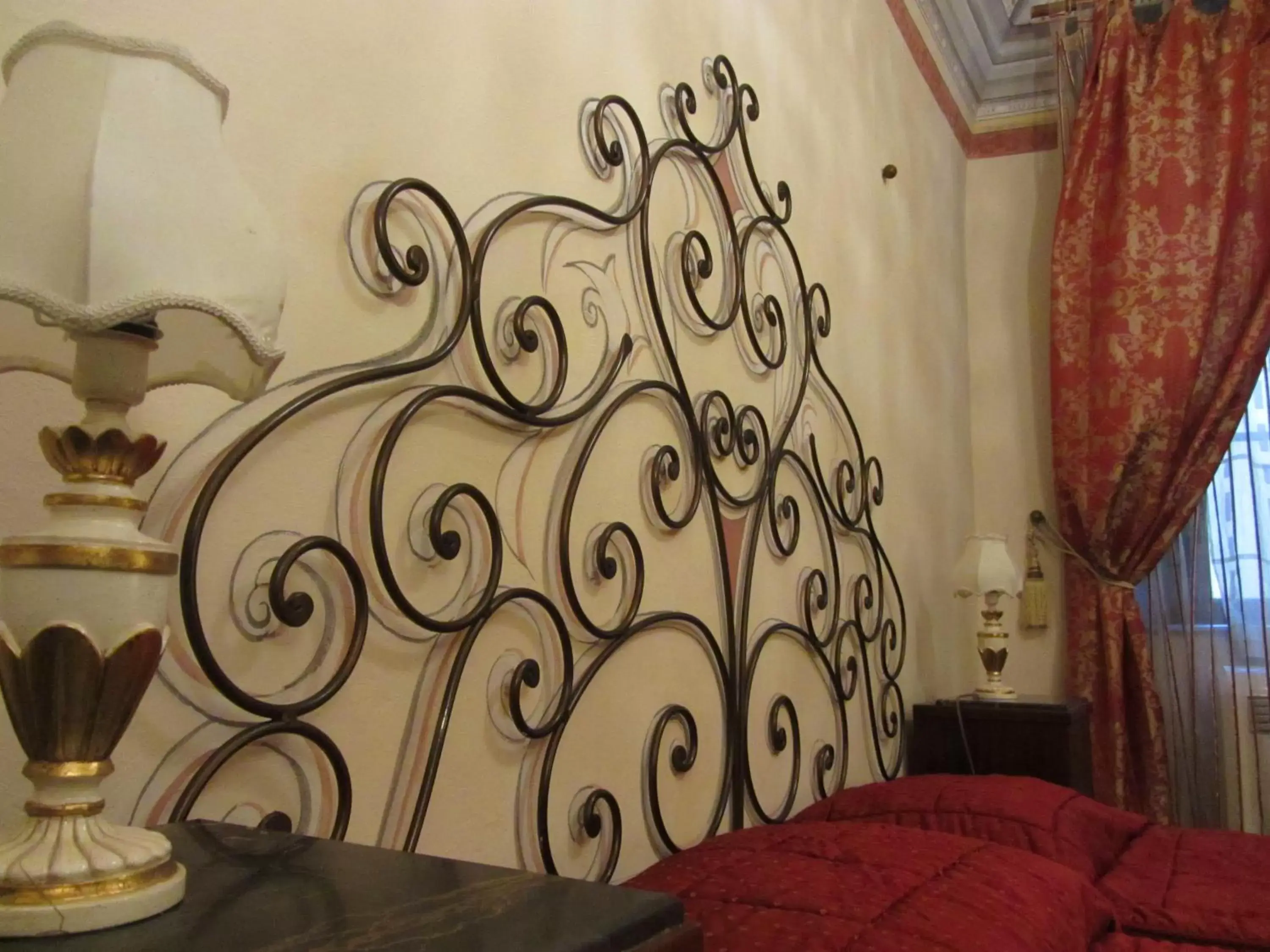 Decorative detail, Bed in Relais Centro Storico