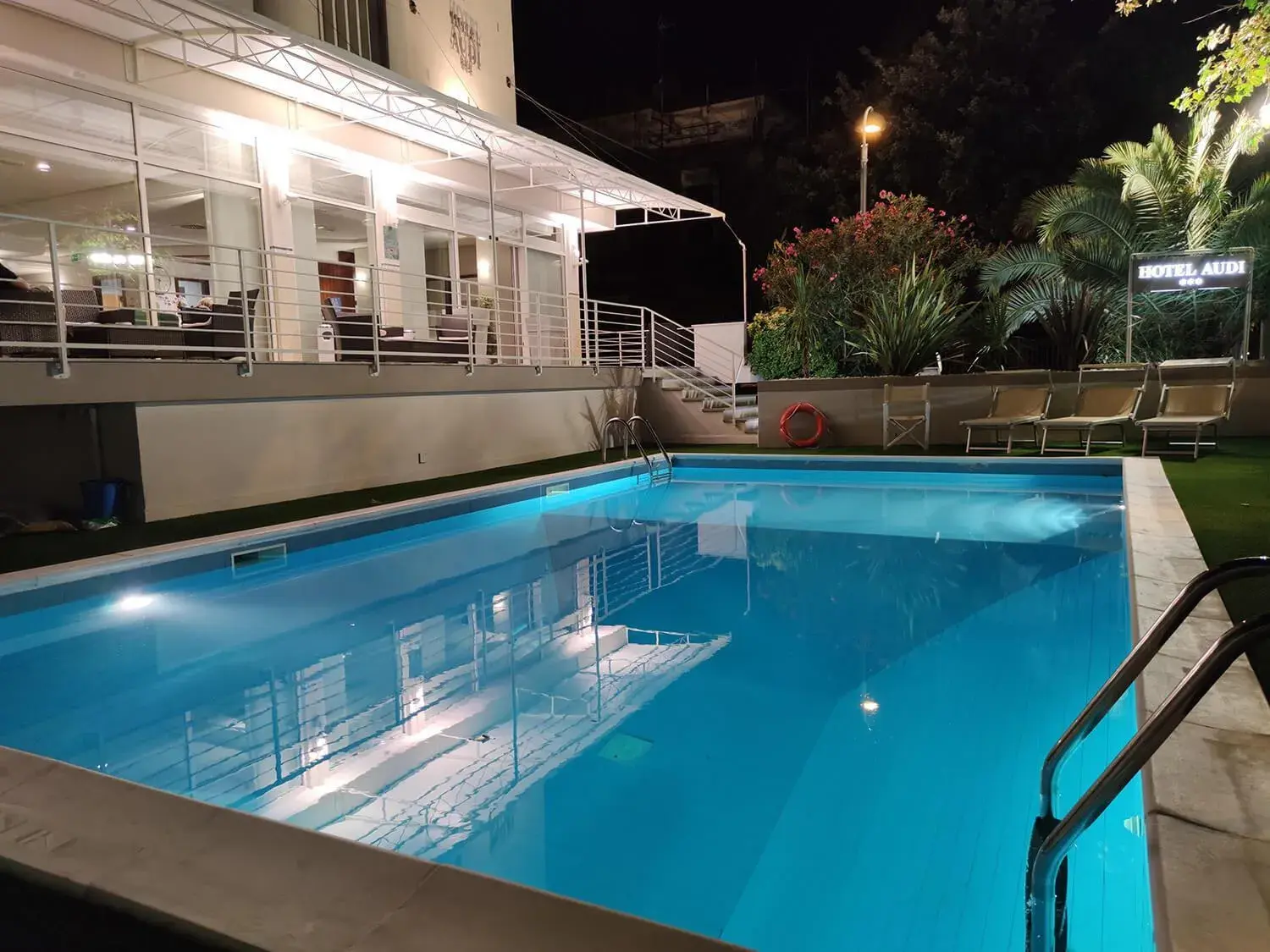 Swimming Pool in Hotel Audi Frontemare