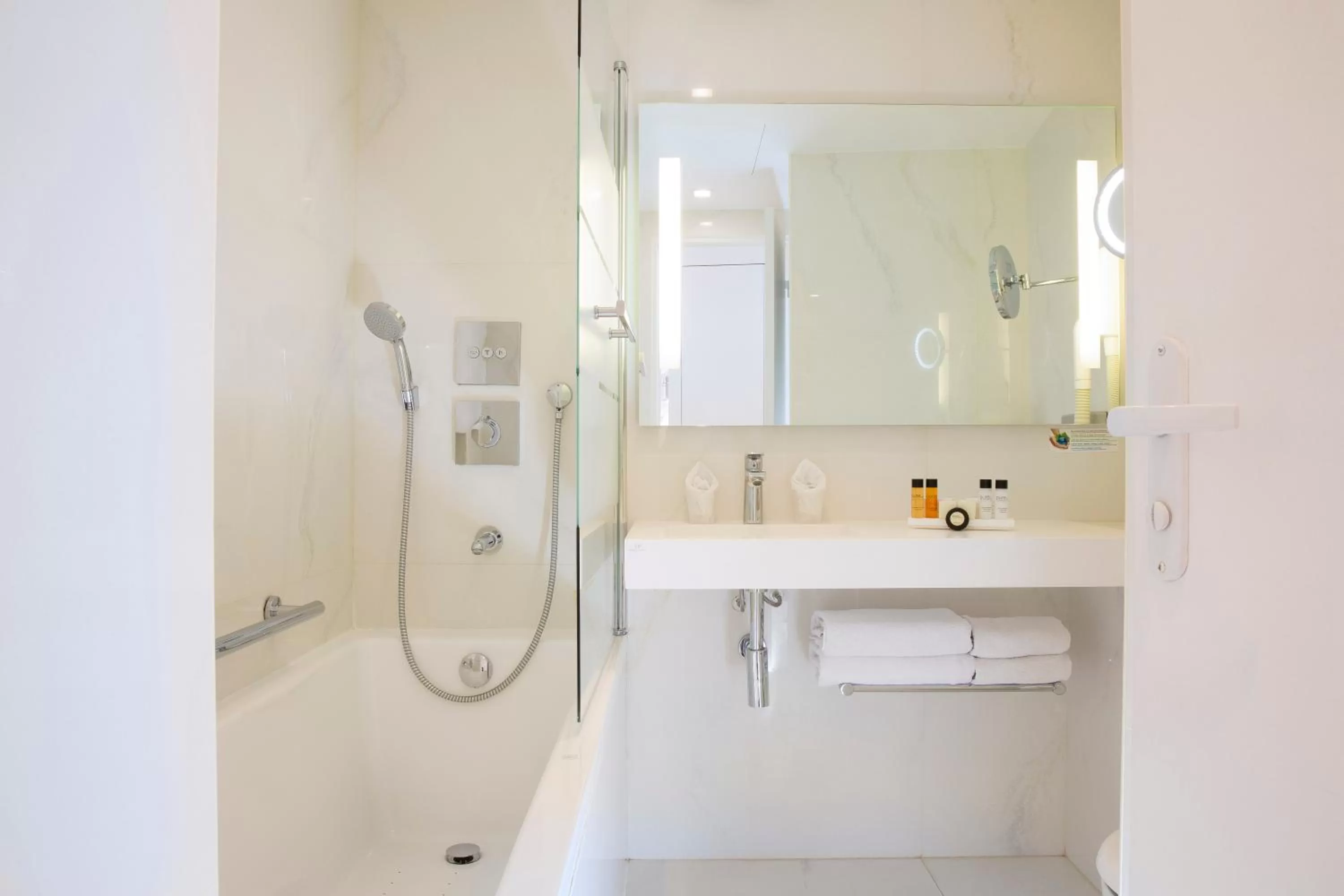 Bathroom in Académie Hôtel Saint Germain