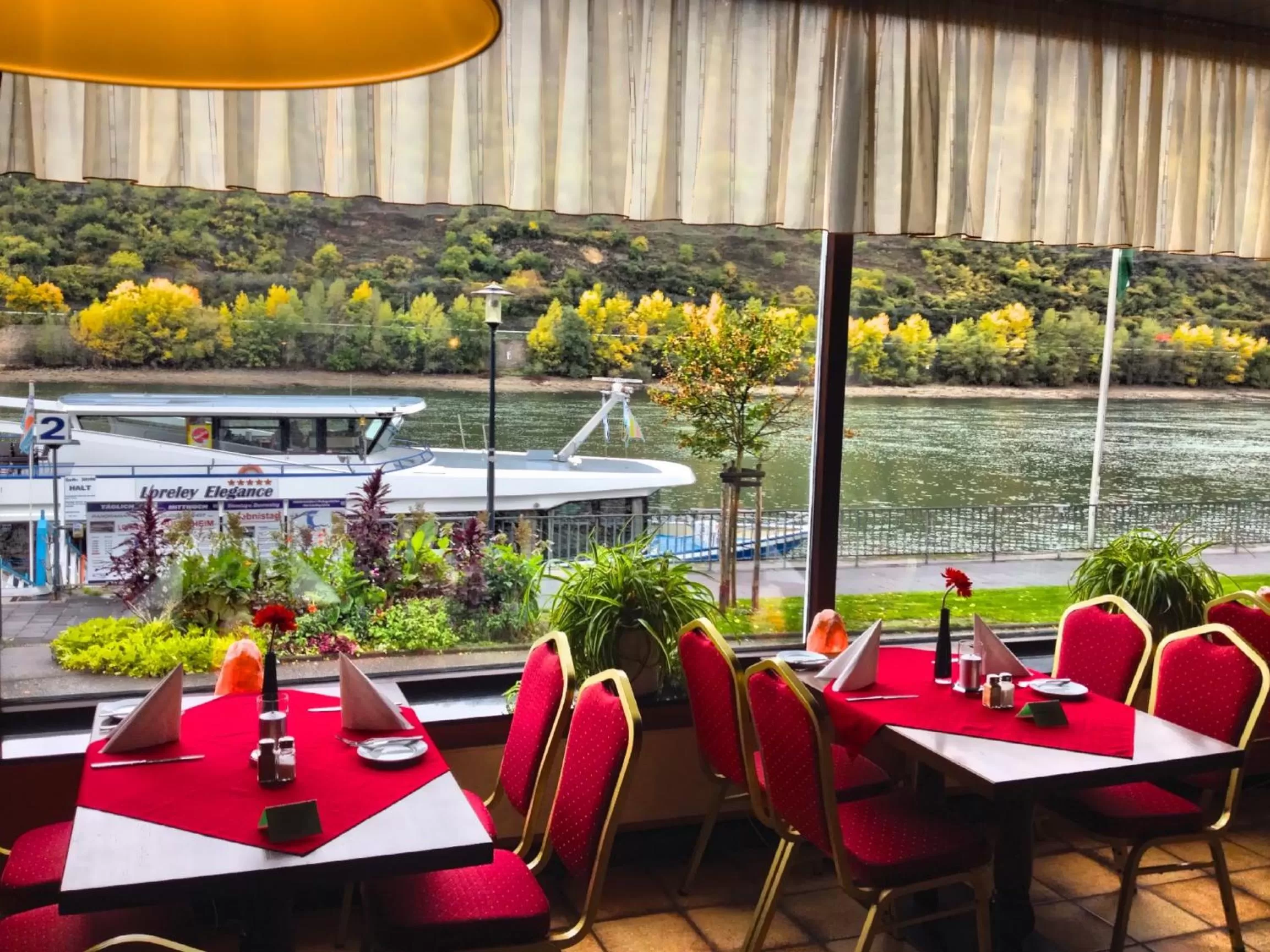 Communal lounge/ TV room in Hotel Rheinlust