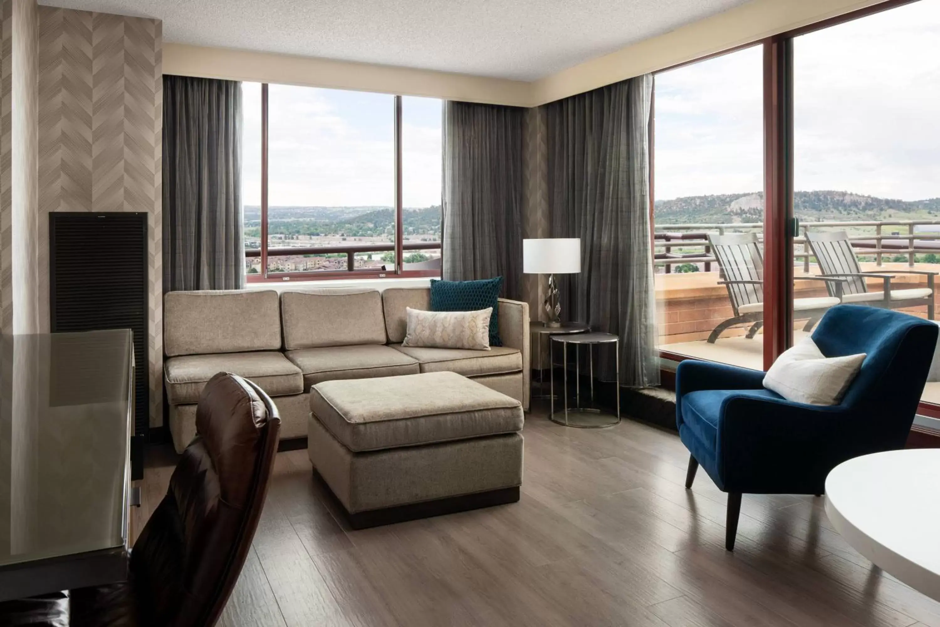 Living room, Seating Area in Colorado Springs Marriott