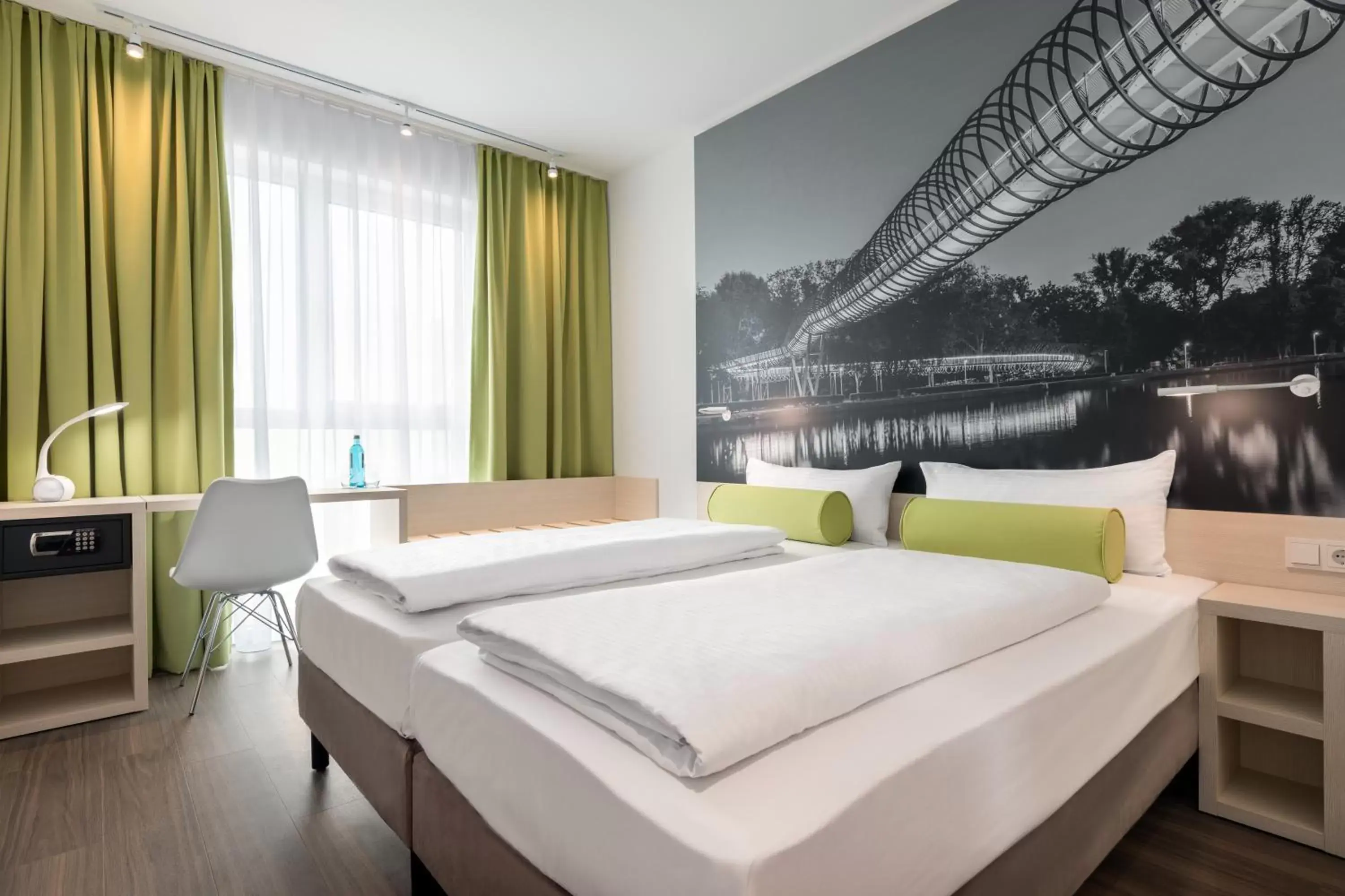 Photo of the whole room, Bed in Super 8 by Wyndham Oberhausen am Centro