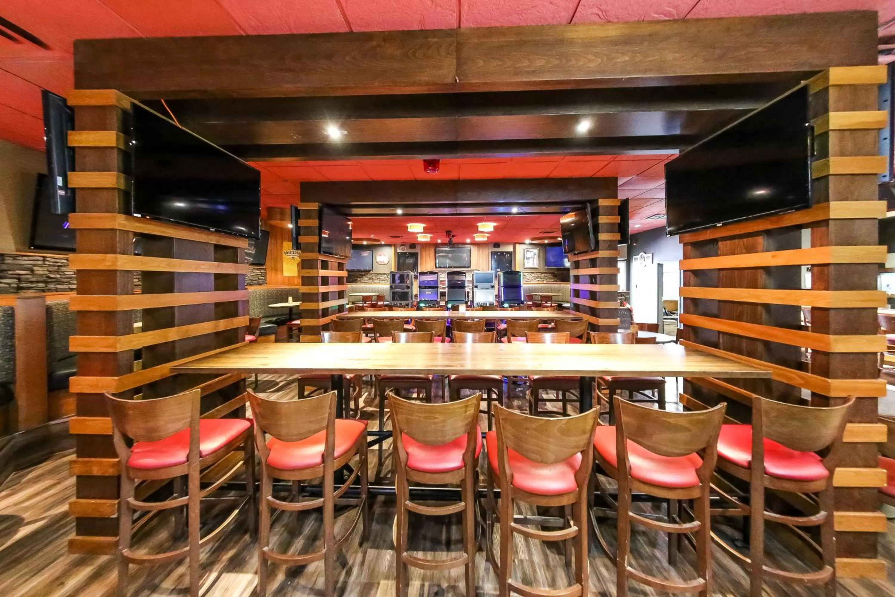 Restaurant/places to eat in Howard Johnson by Wyndham Winnipeg West