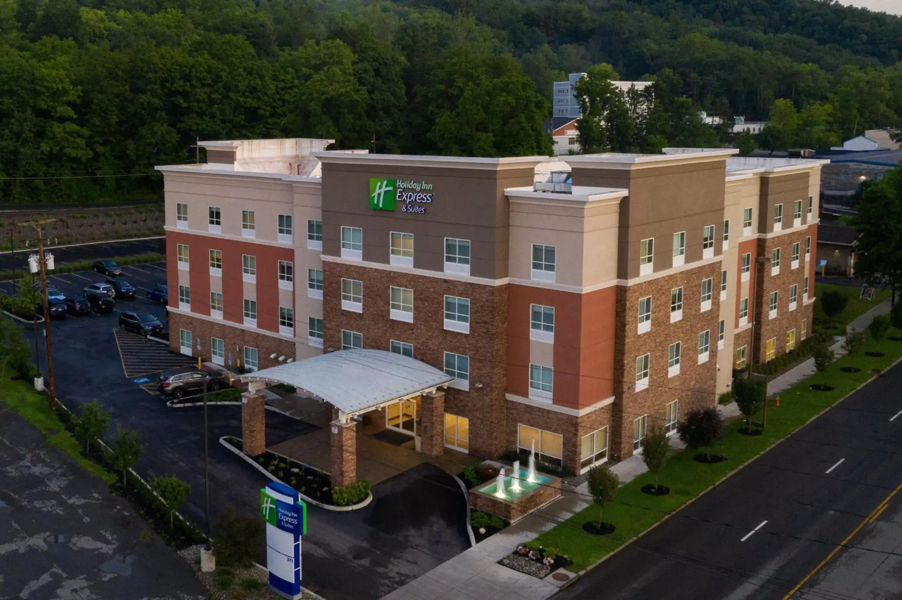 Property building, Bird's-eye View in Holiday Inn Express & Suites - Ithaca, an IHG Hotel