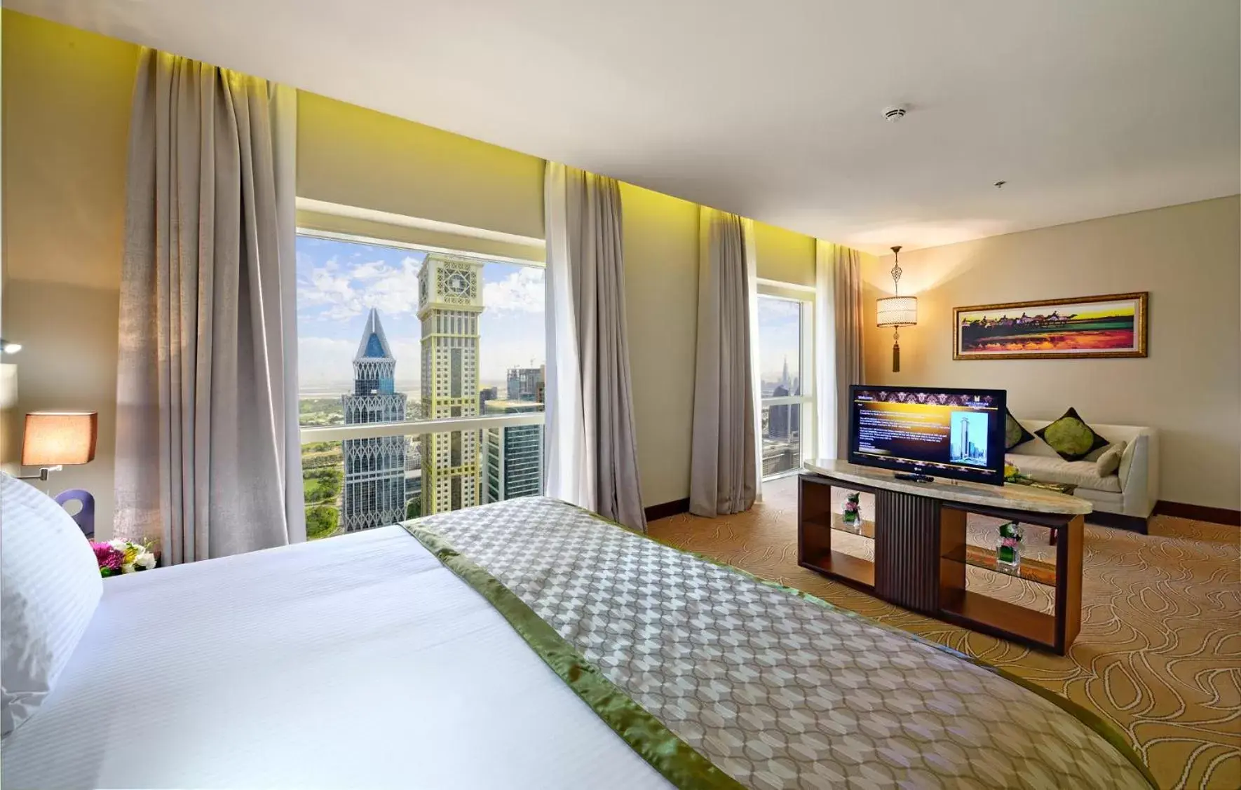 Bed, TV/Entertainment Center in The Tower Plaza Hotel Dubai