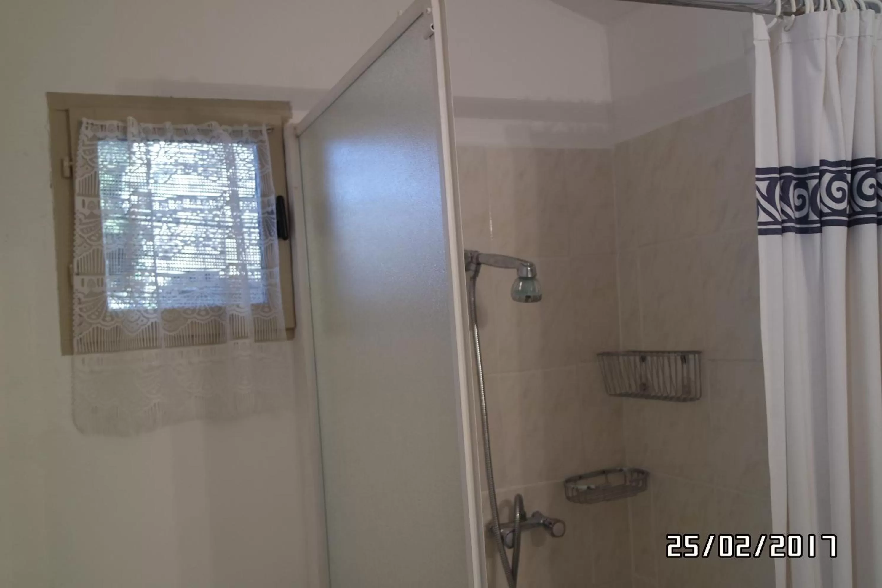 Bathroom in Mas Grimaud - Gîte- Studio et chambres d'hôtes familiales