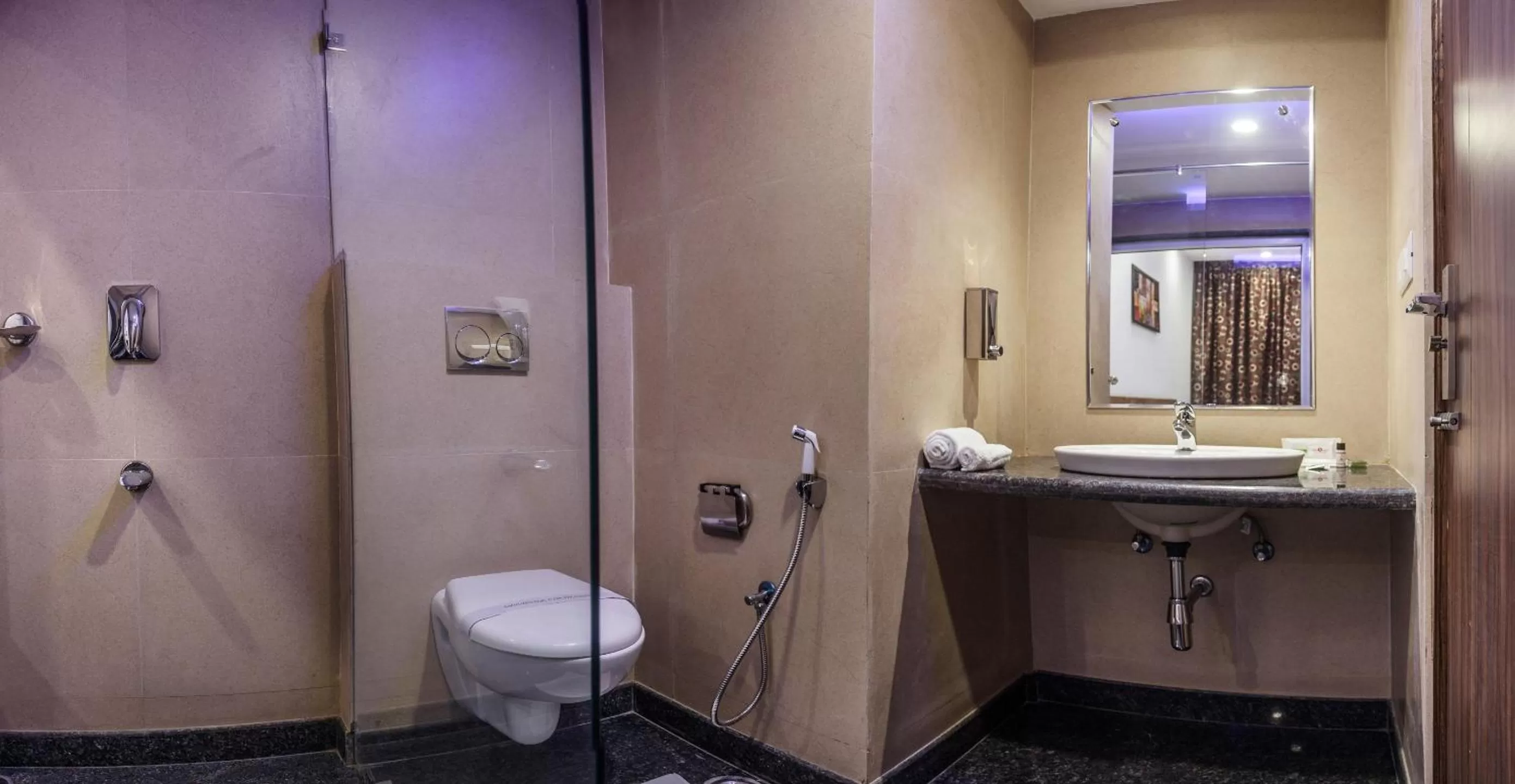 Bathroom in Hotel Suktara International