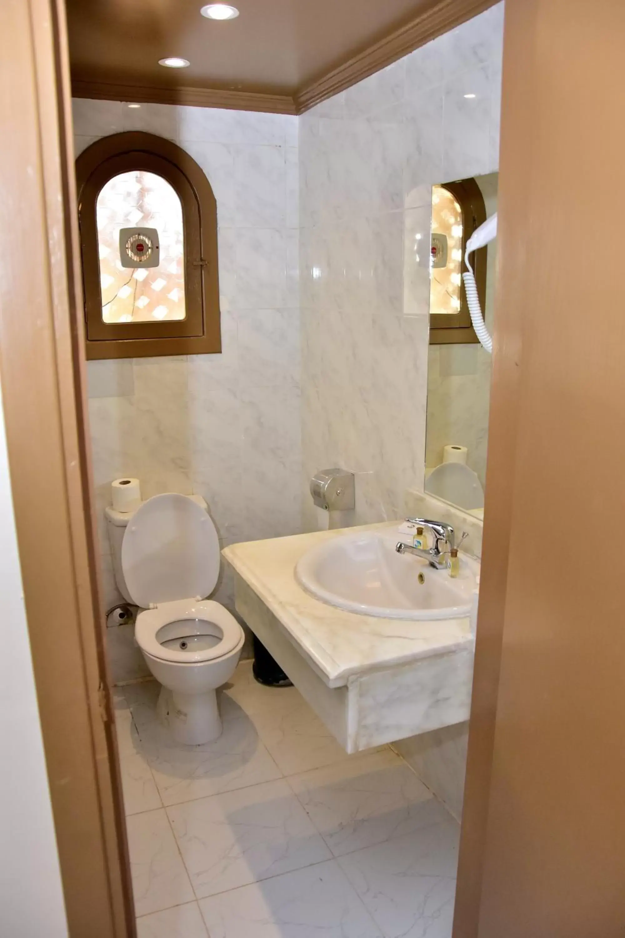 Shower, Bathroom in Dive Inn Resort