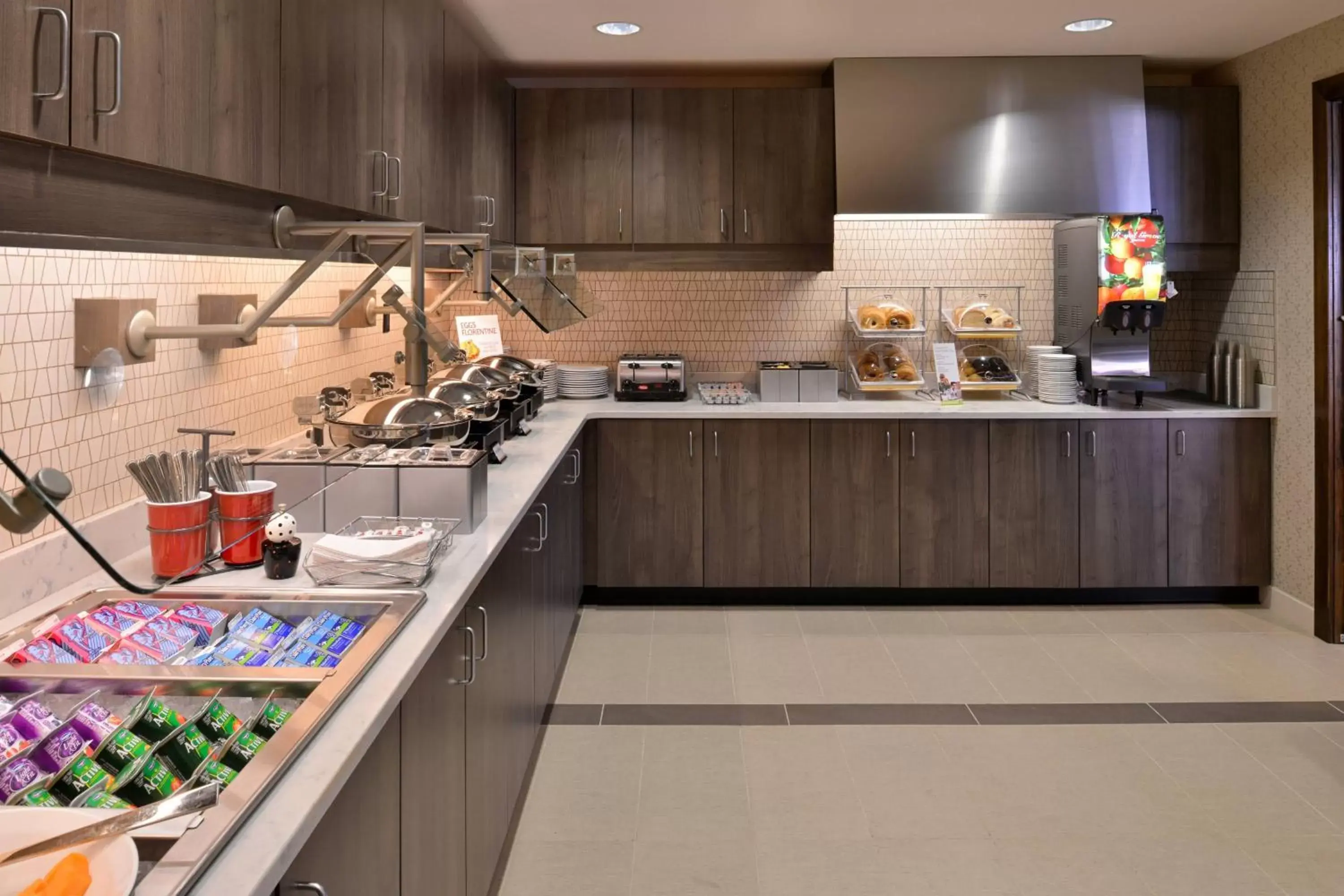 Breakfast, Kitchen/Kitchenette in Residence Inn by Marriott East Lansing