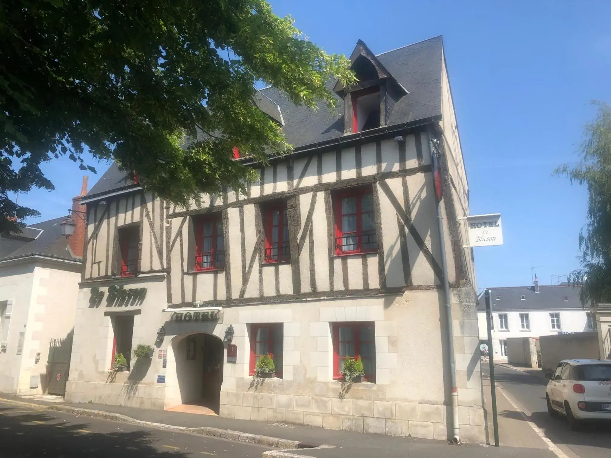 Property Building in Hôtel Le Blason