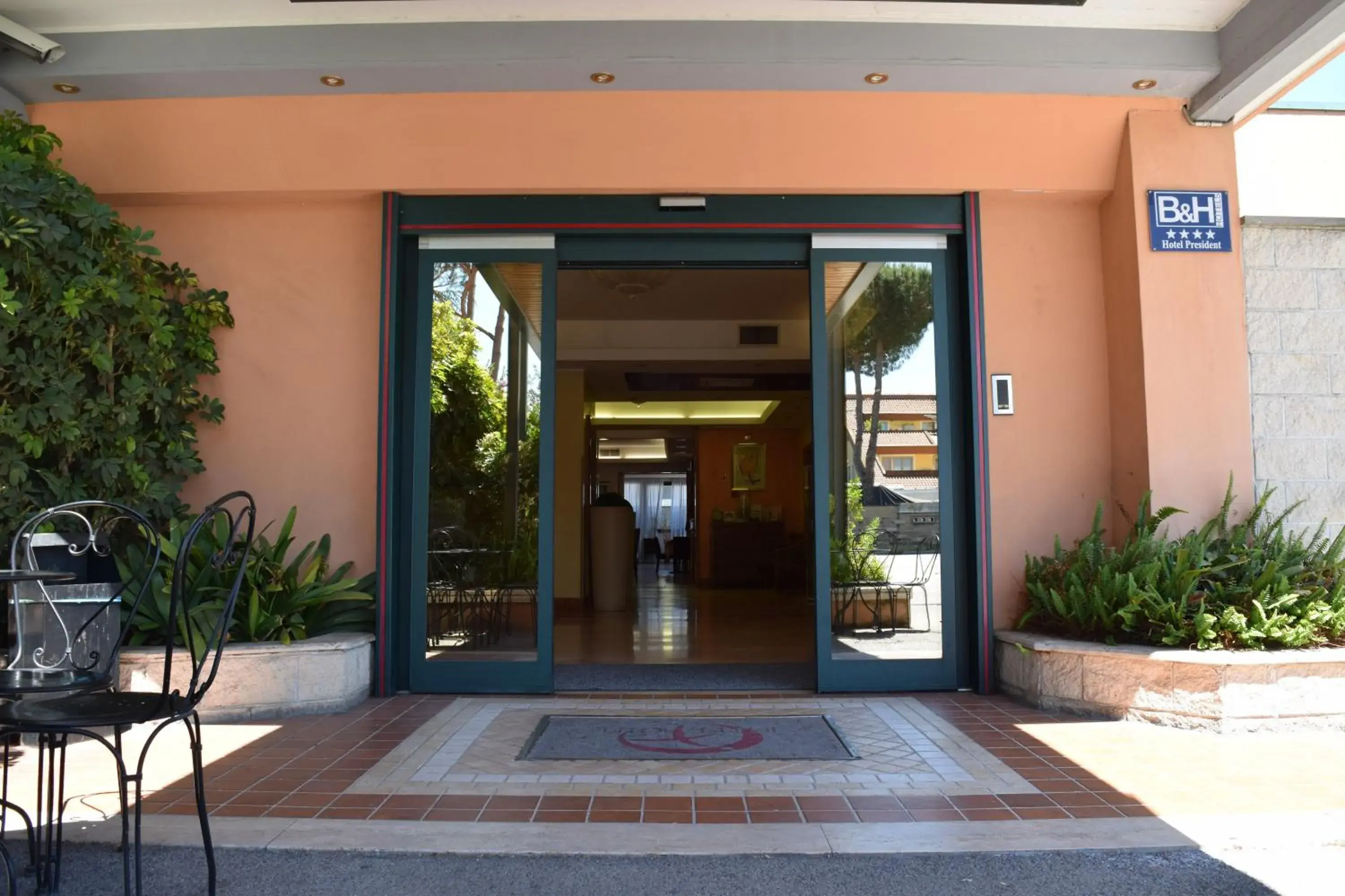 Facade/entrance in Hotel President Pomezia