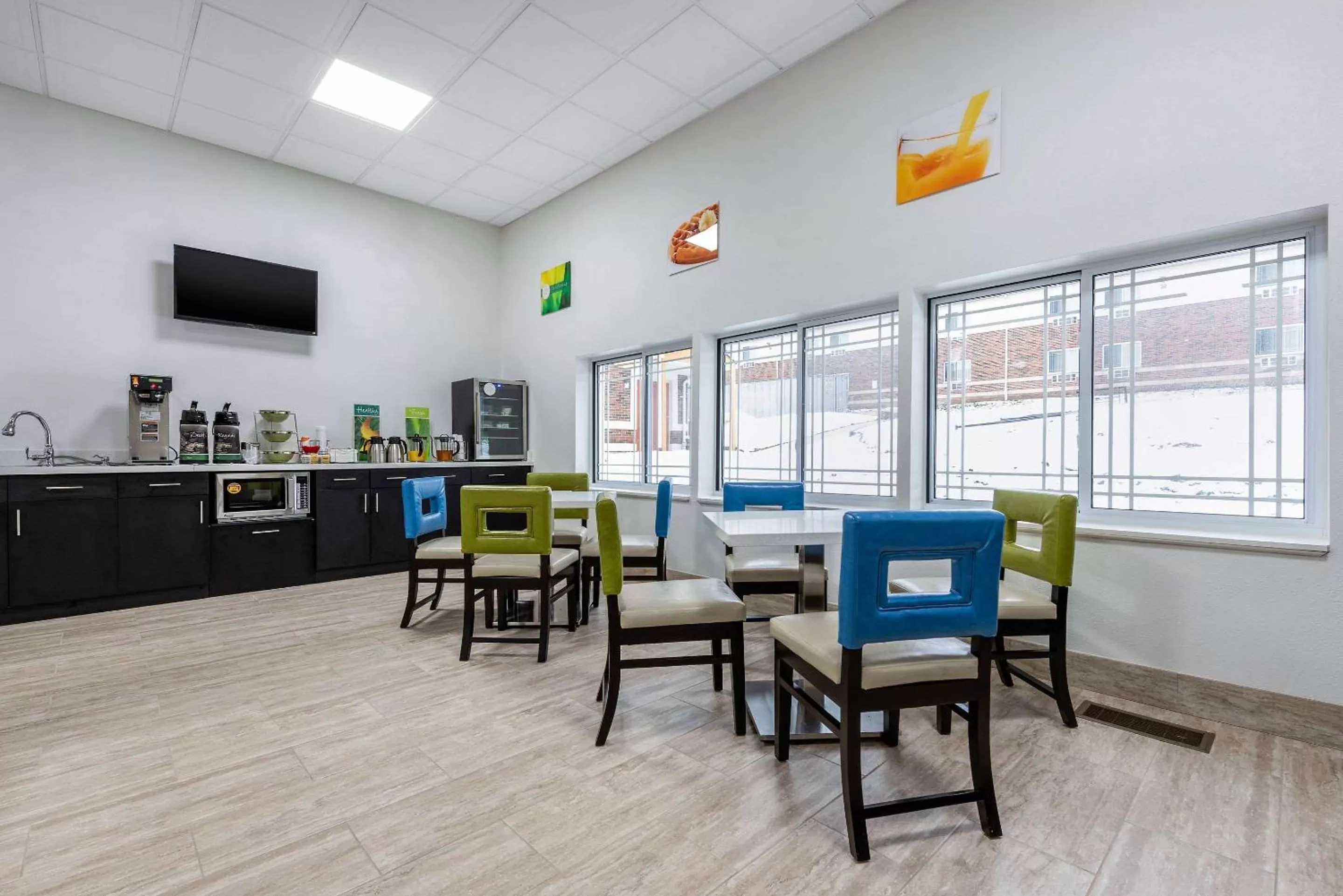 Restaurant/places to eat in Quality Inn