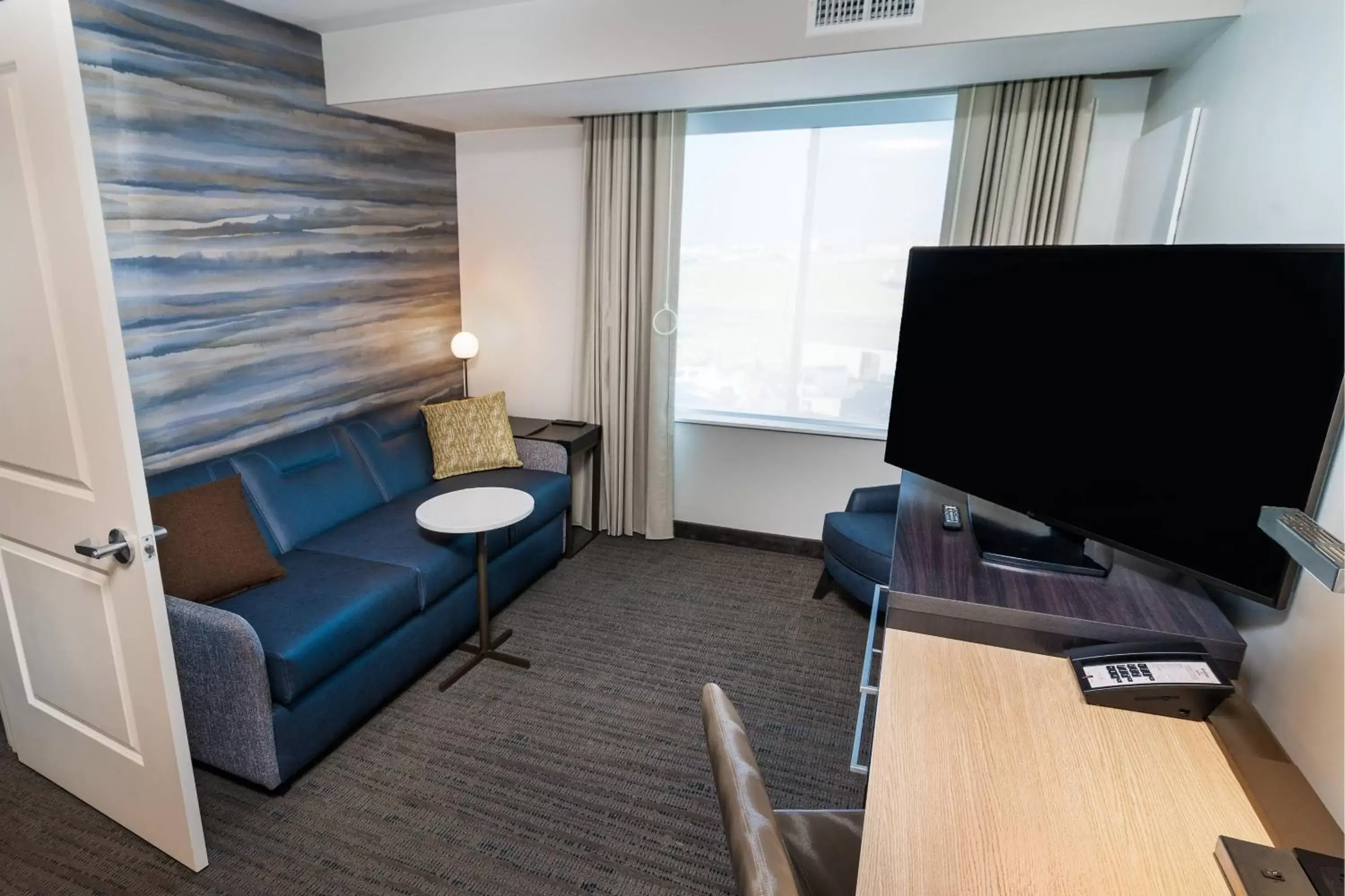 Living room, TV/Entertainment Center in Residence Inn by Marriott Rocklin Roseville