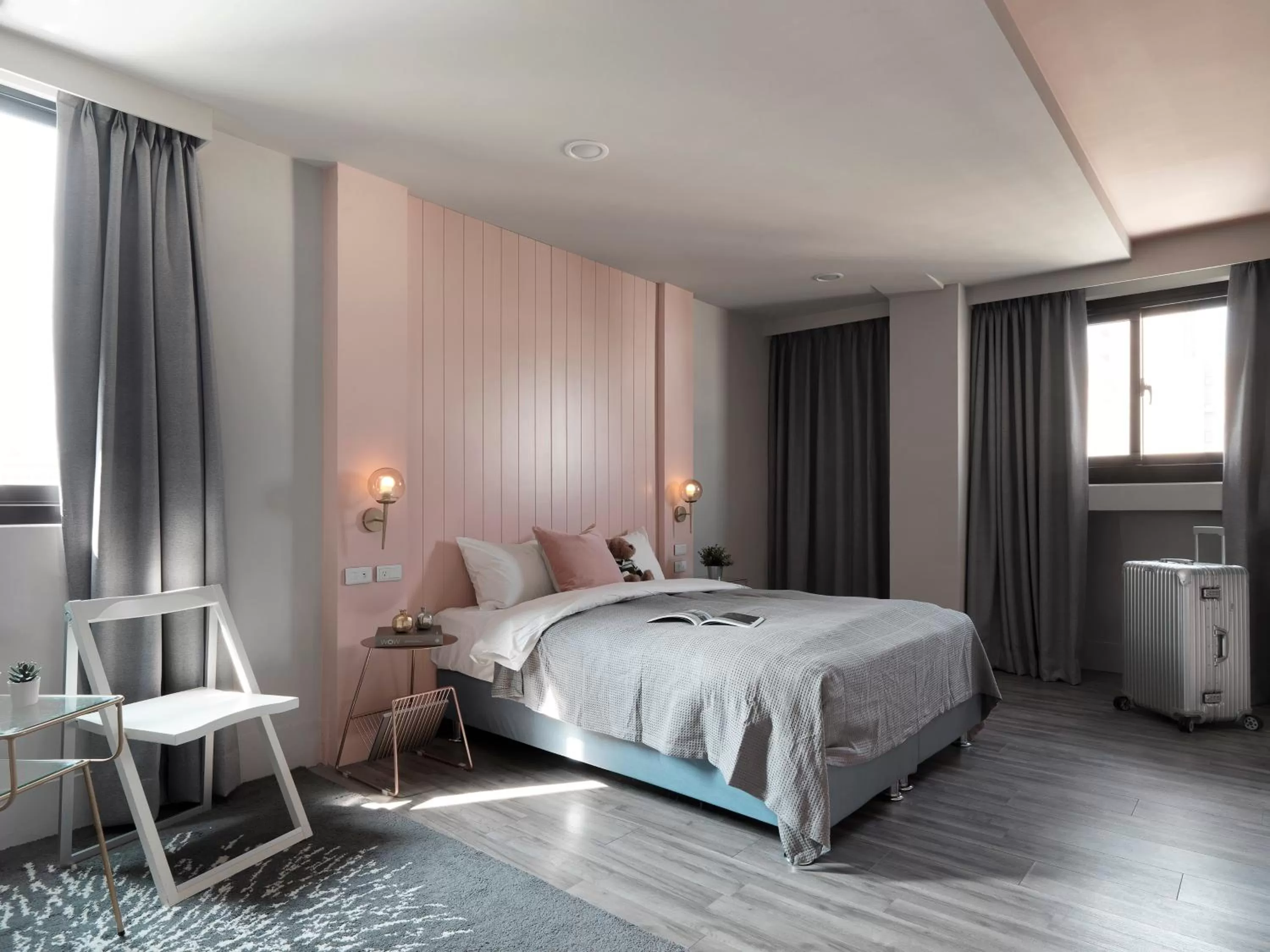 Photo of the whole room, Bed in Mr.Mantter