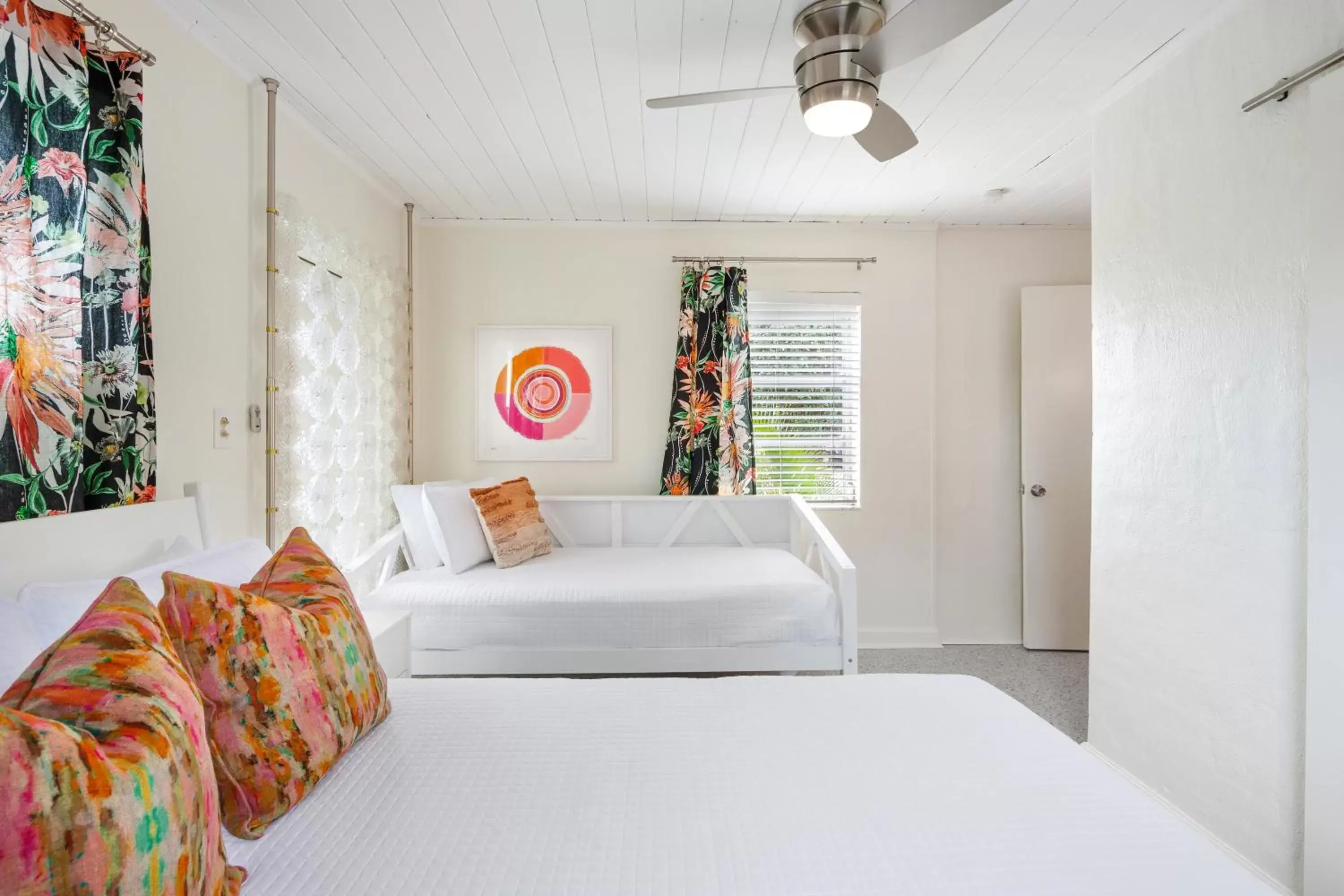 Bedroom, Bed in Sunset Inn and Cottages