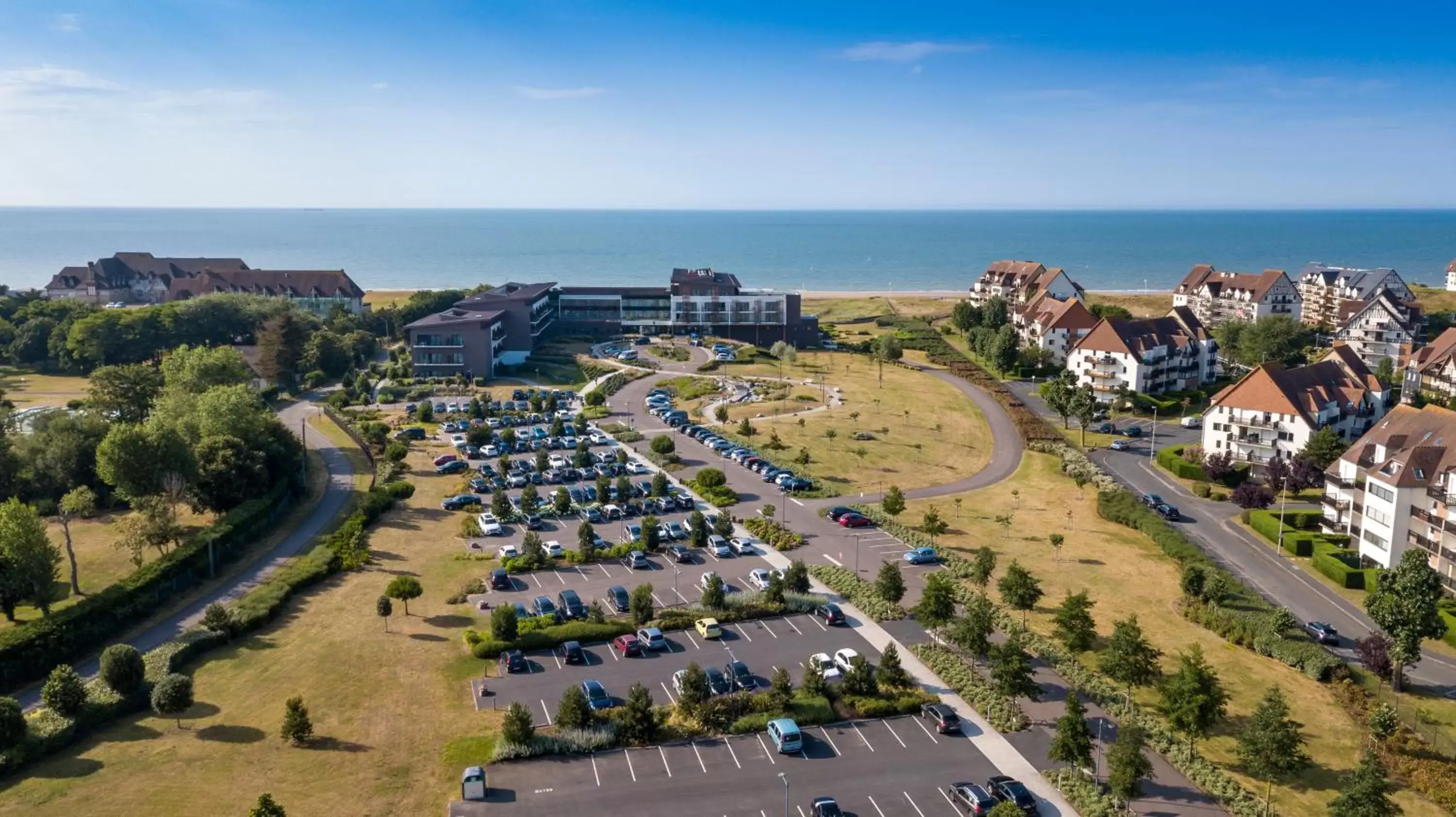 Property building, Bird's-eye View in Thalazur Cabourg - Hôtel & Spa