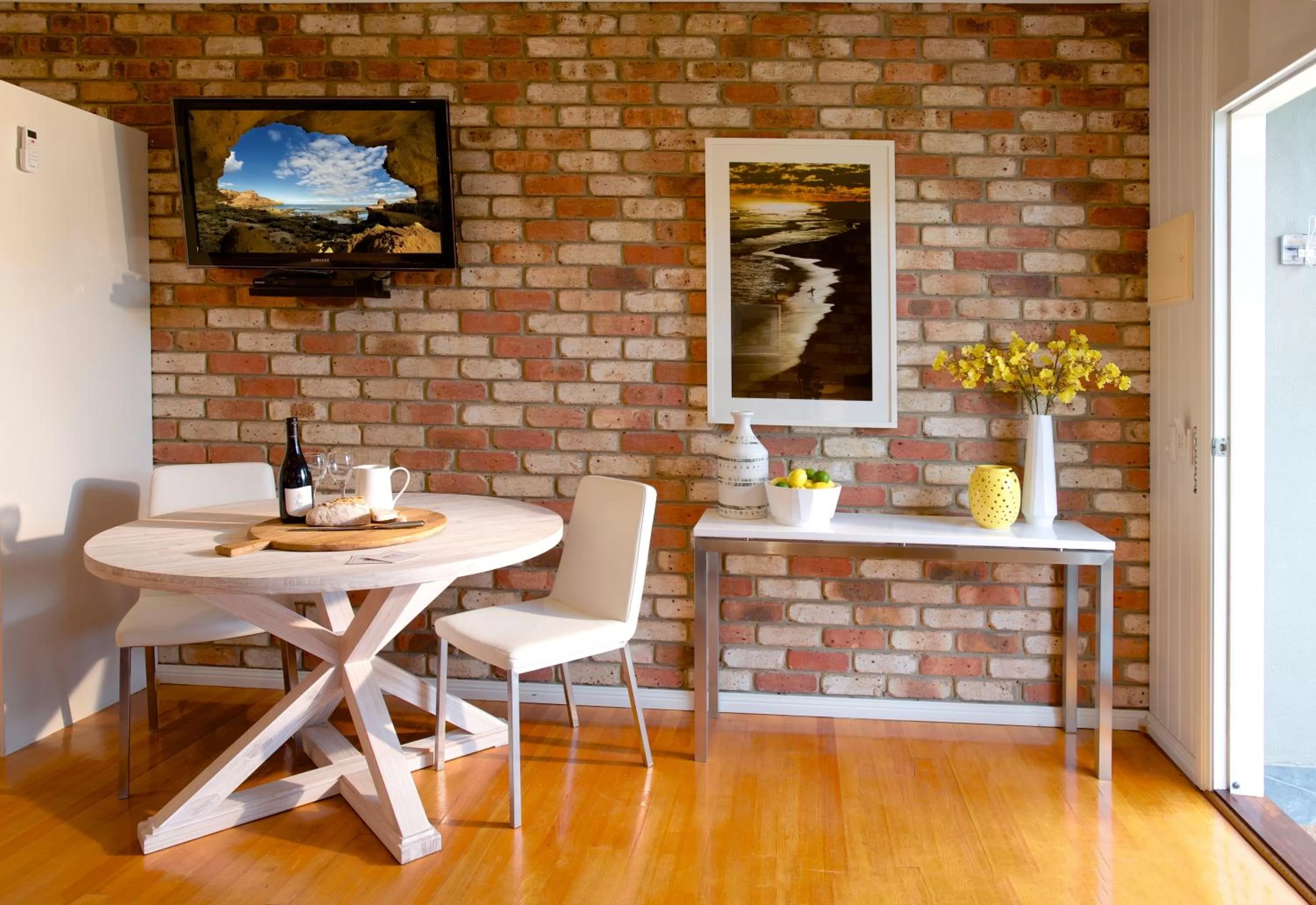 Seating area in Sorrento Beach Motel
