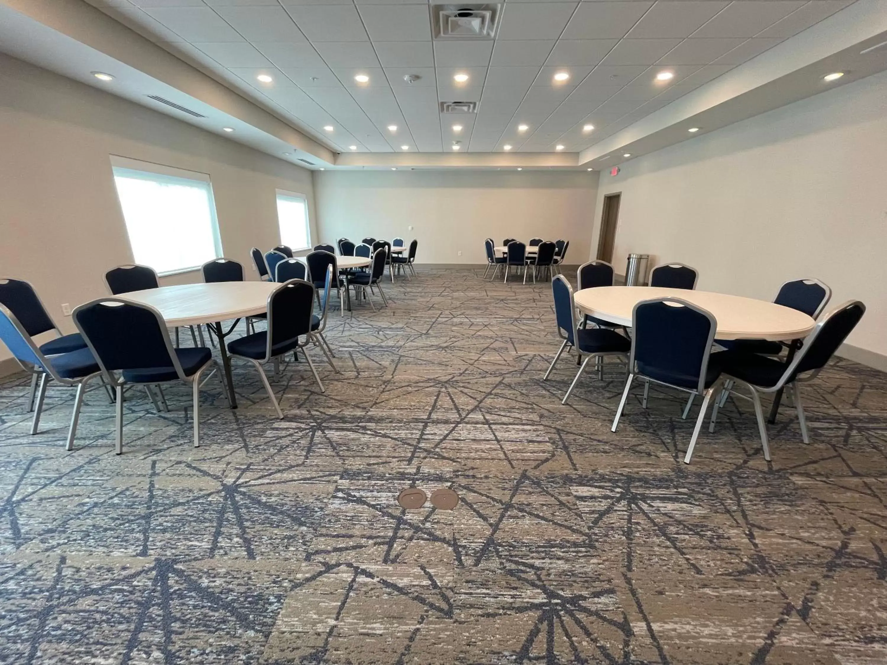 Meeting/conference room in Holiday Inn Express & Suites - Ft. Smith - Airport, an IHG Hotel