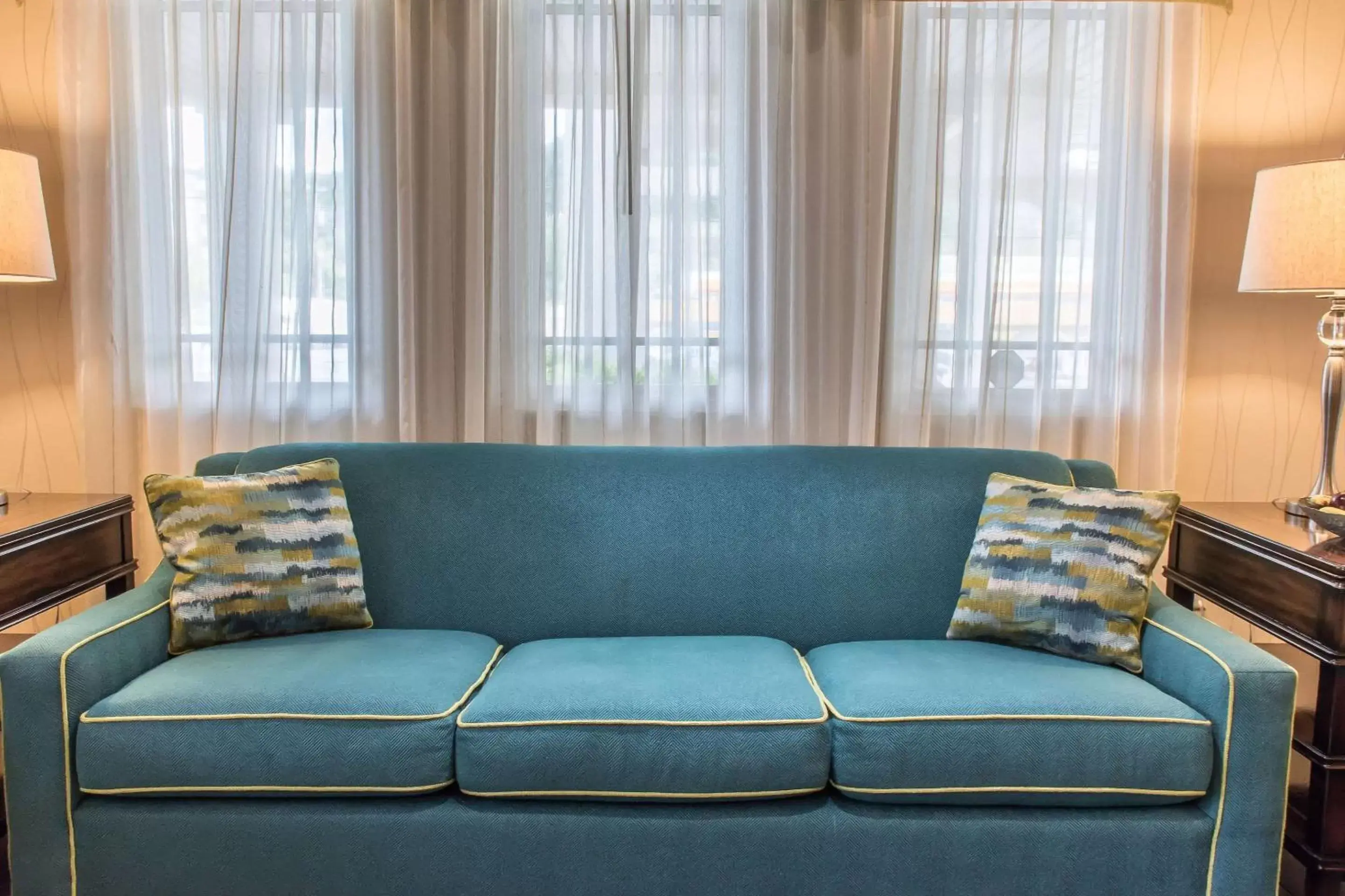 Lobby or reception, Seating Area in Quality Inn Bedford