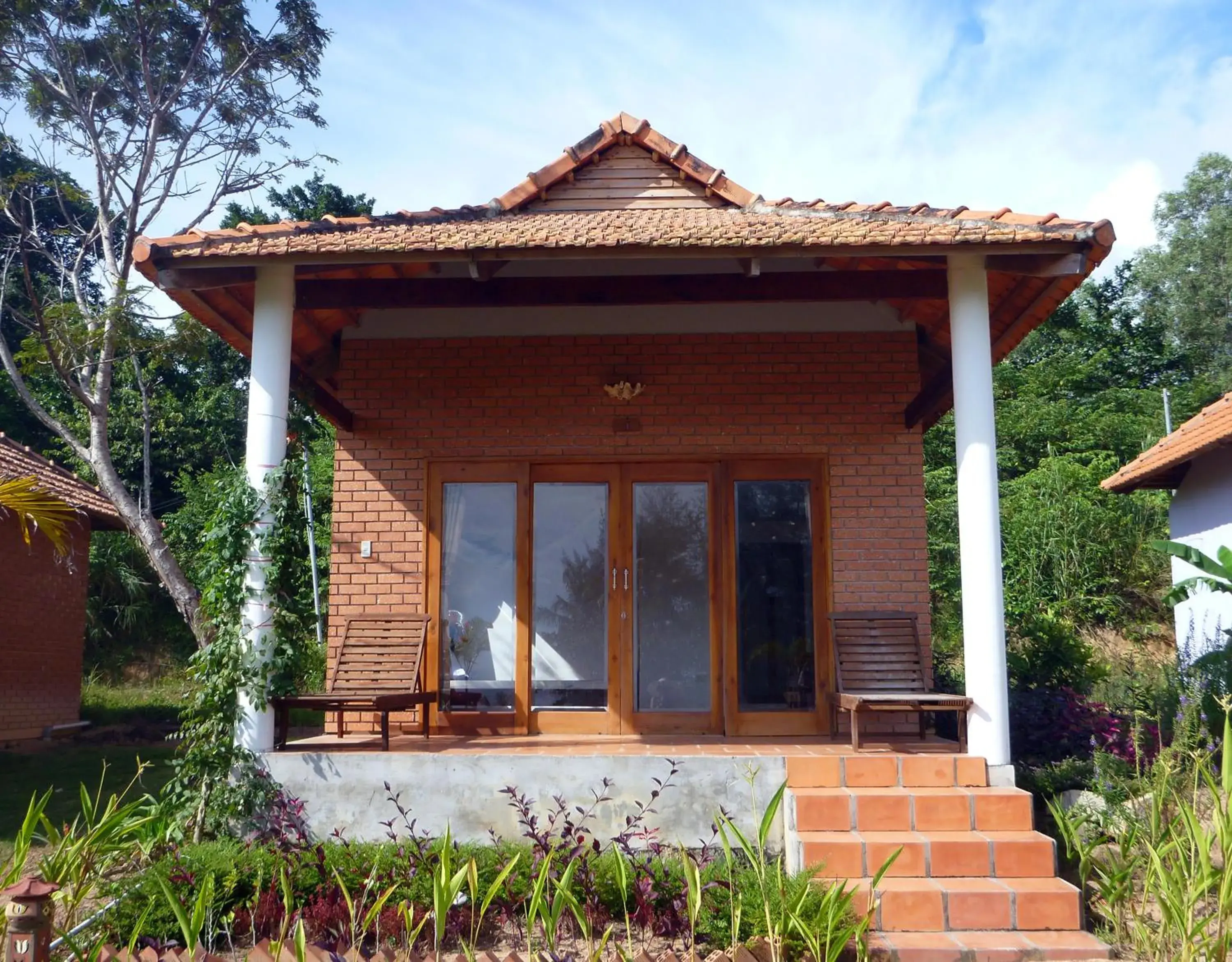 Facade/entrance in Vung Bau Resort