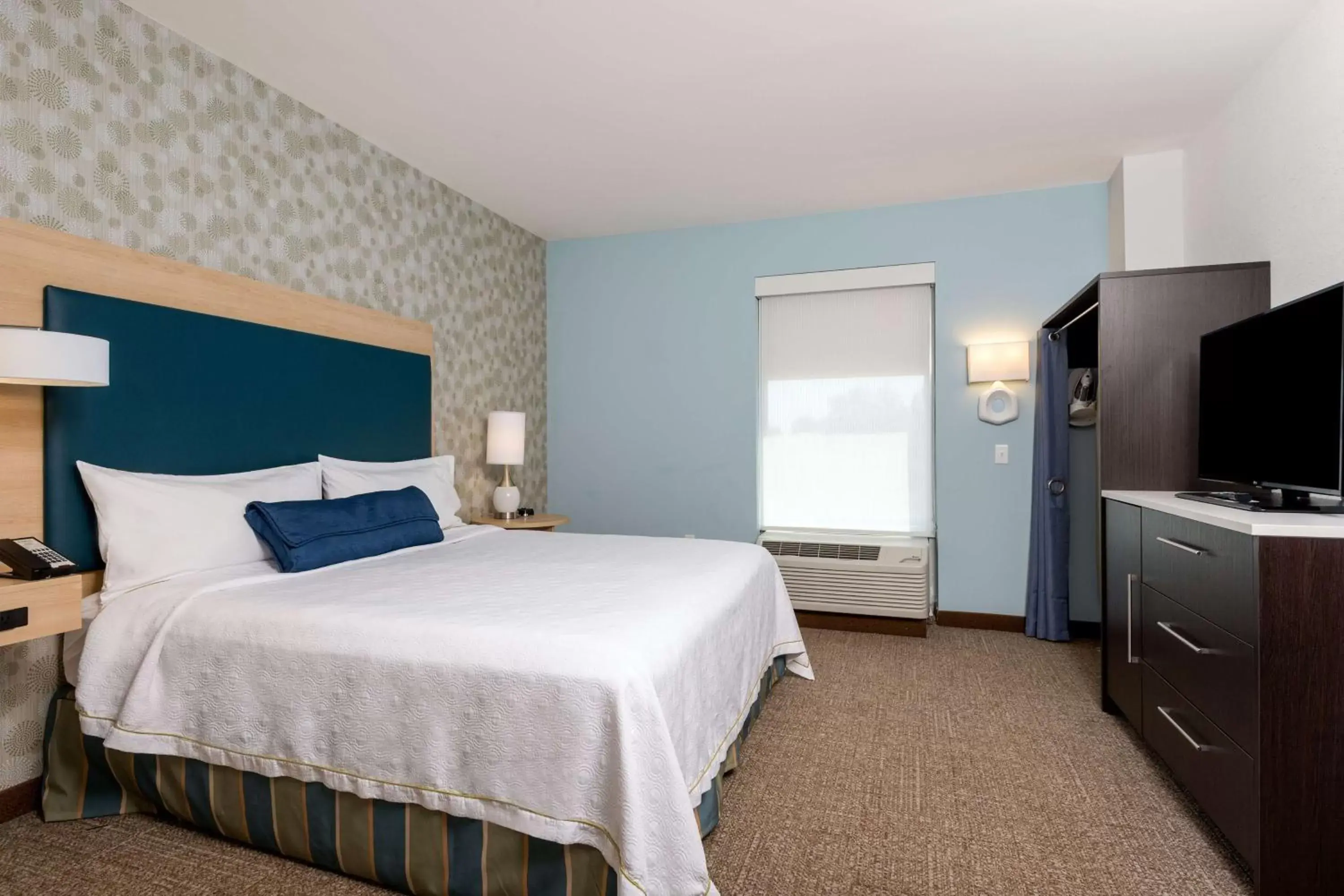 Bedroom, Bed in Home2 Suites by Hilton Charlotte University Research Park