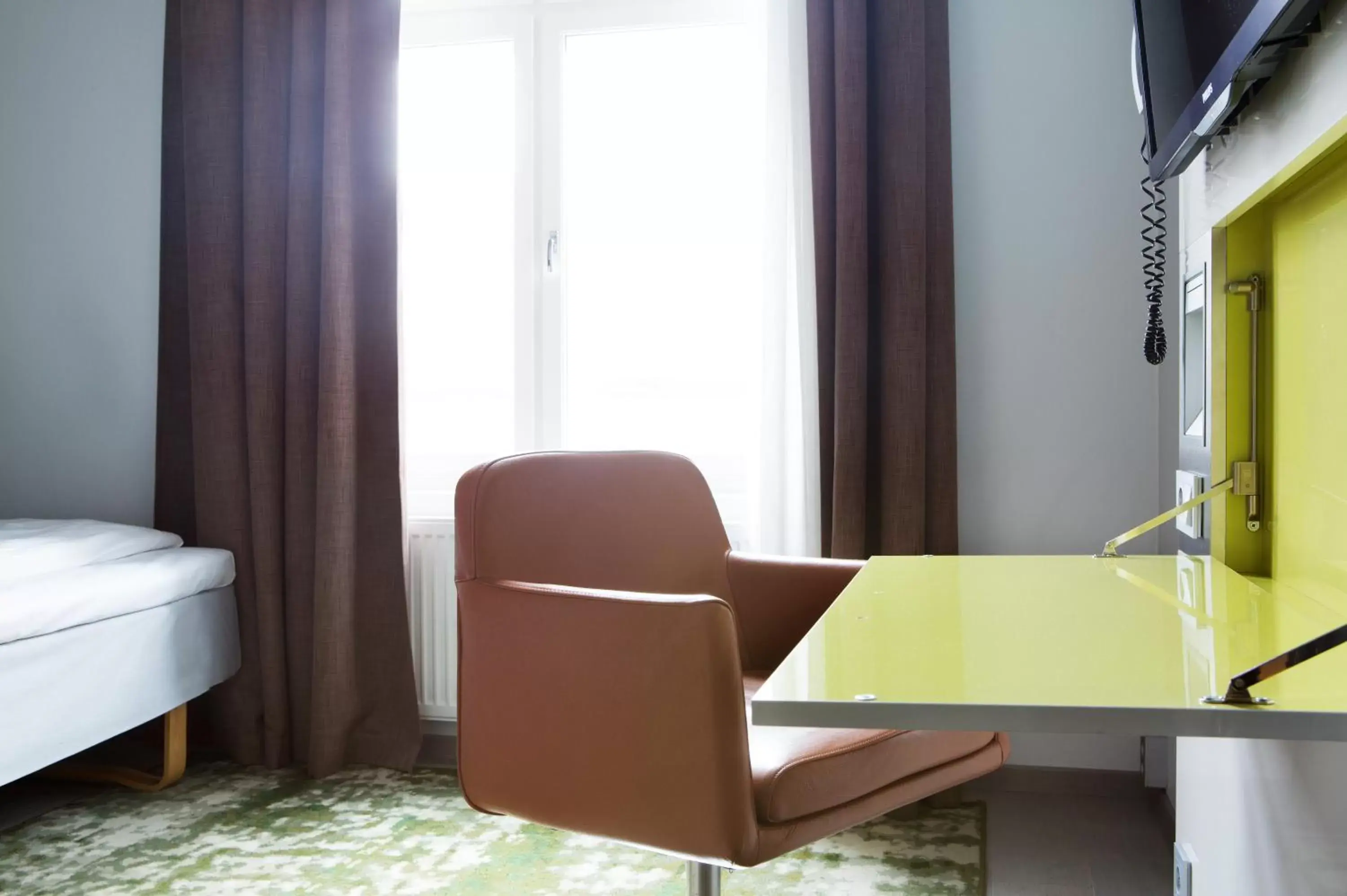 Bed, Seating Area in Comfort Hotel Grand Central