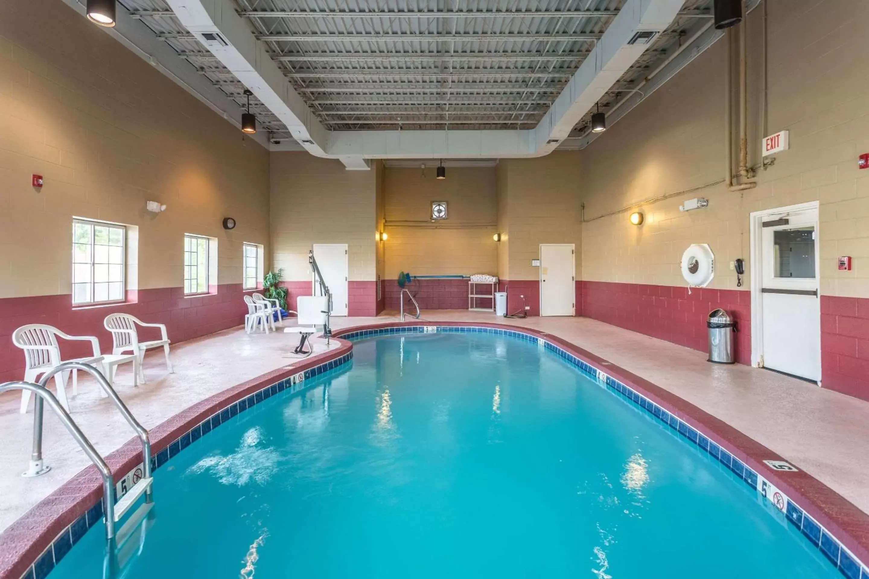 On site, Swimming Pool in Comfort Inn Decatur Priceville