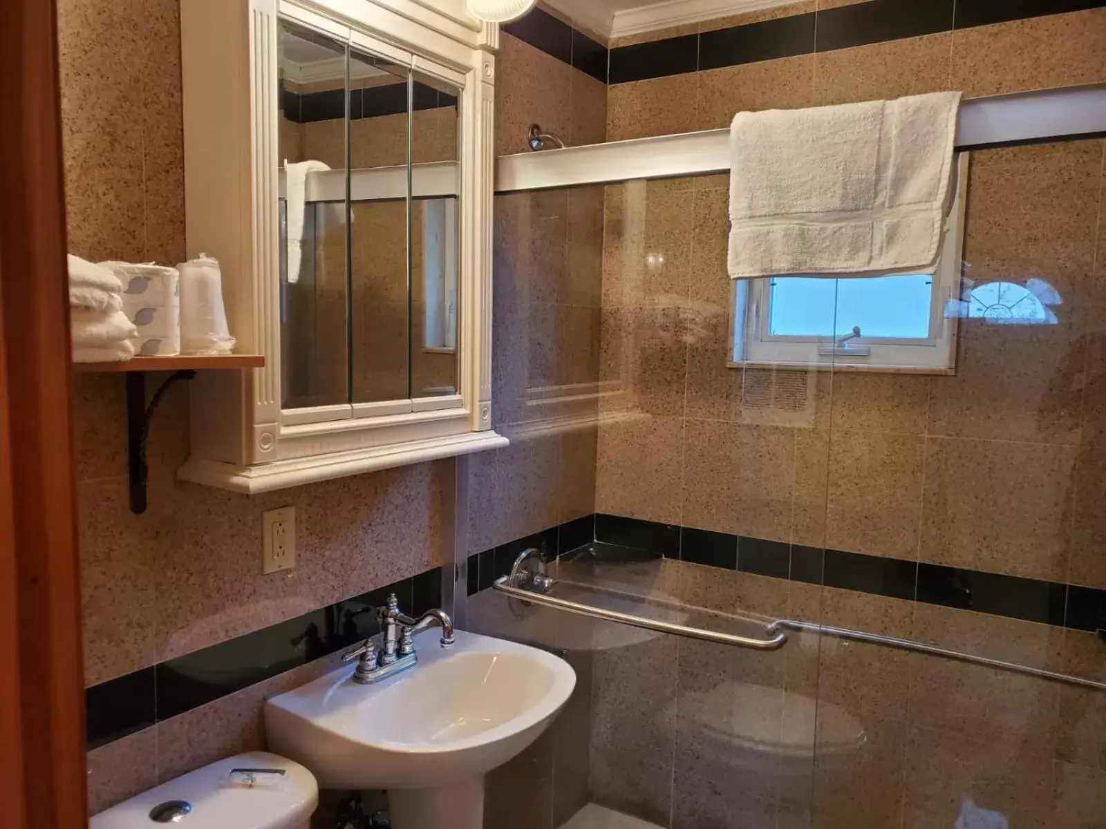 Bathroom in Golden Gate Lodging