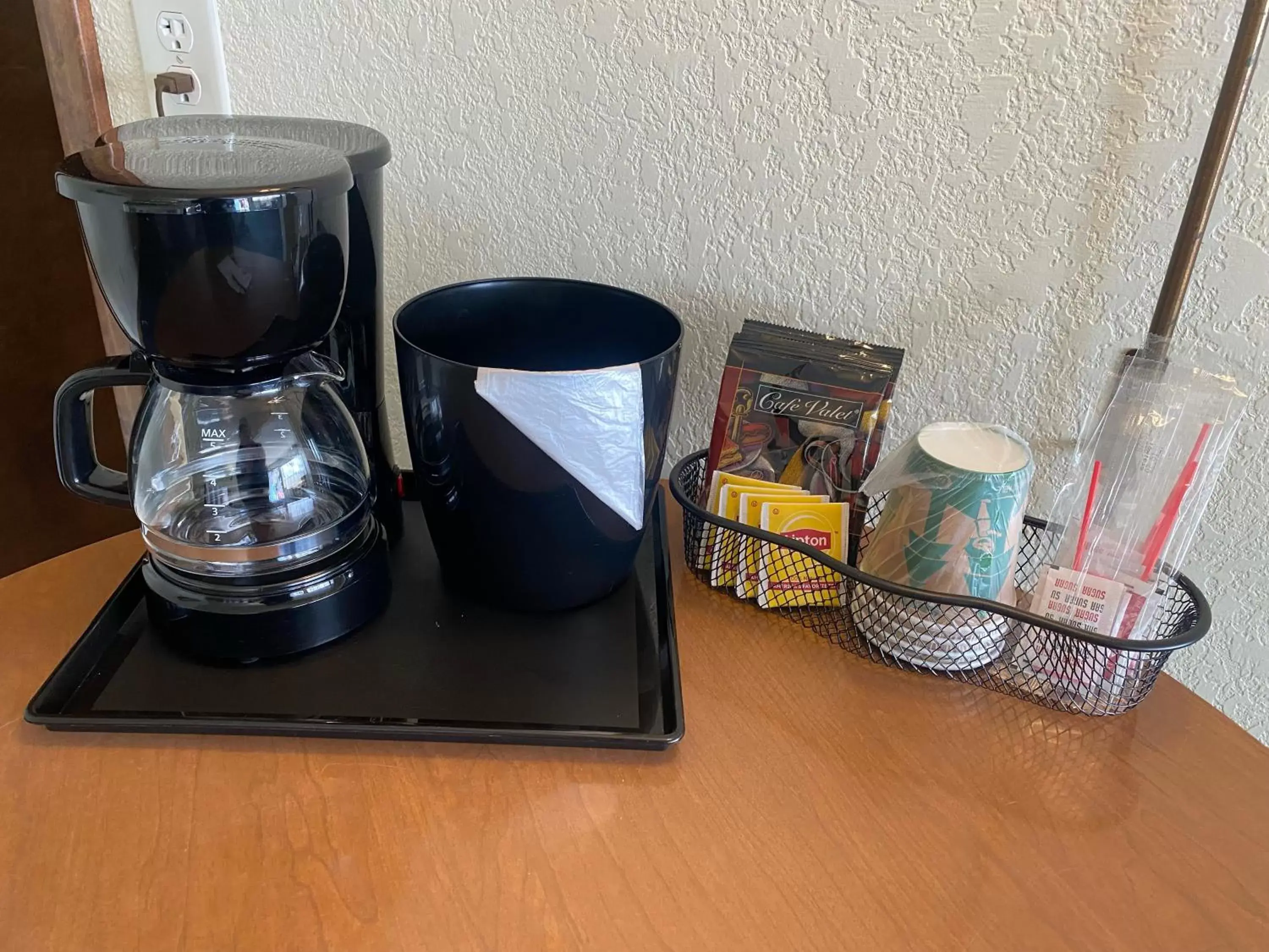 Coffee/tea facilities in Waterway Inn