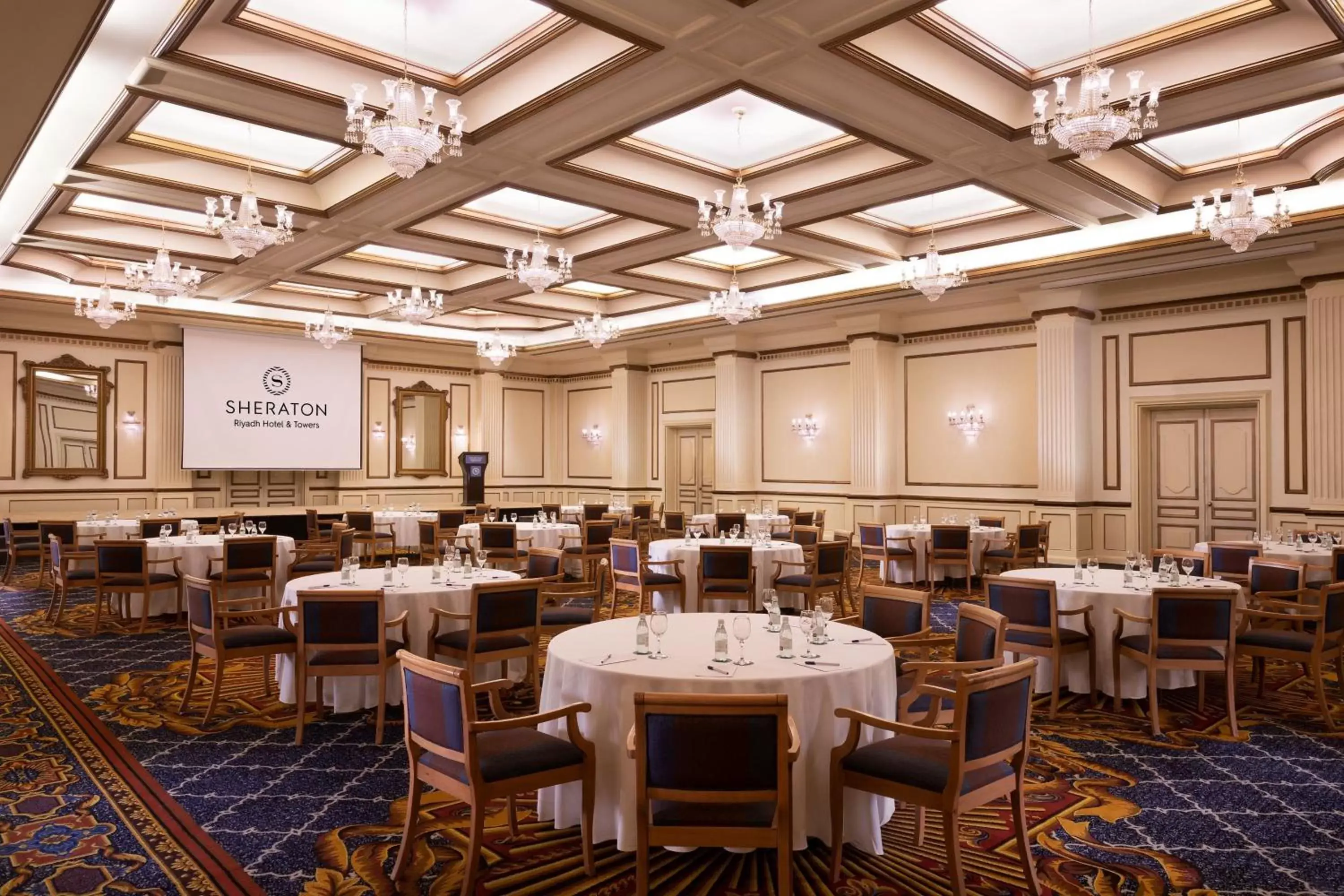 Meeting/conference room, Restaurant/Places to Eat in Sheraton Riyadh Hotel & Towers