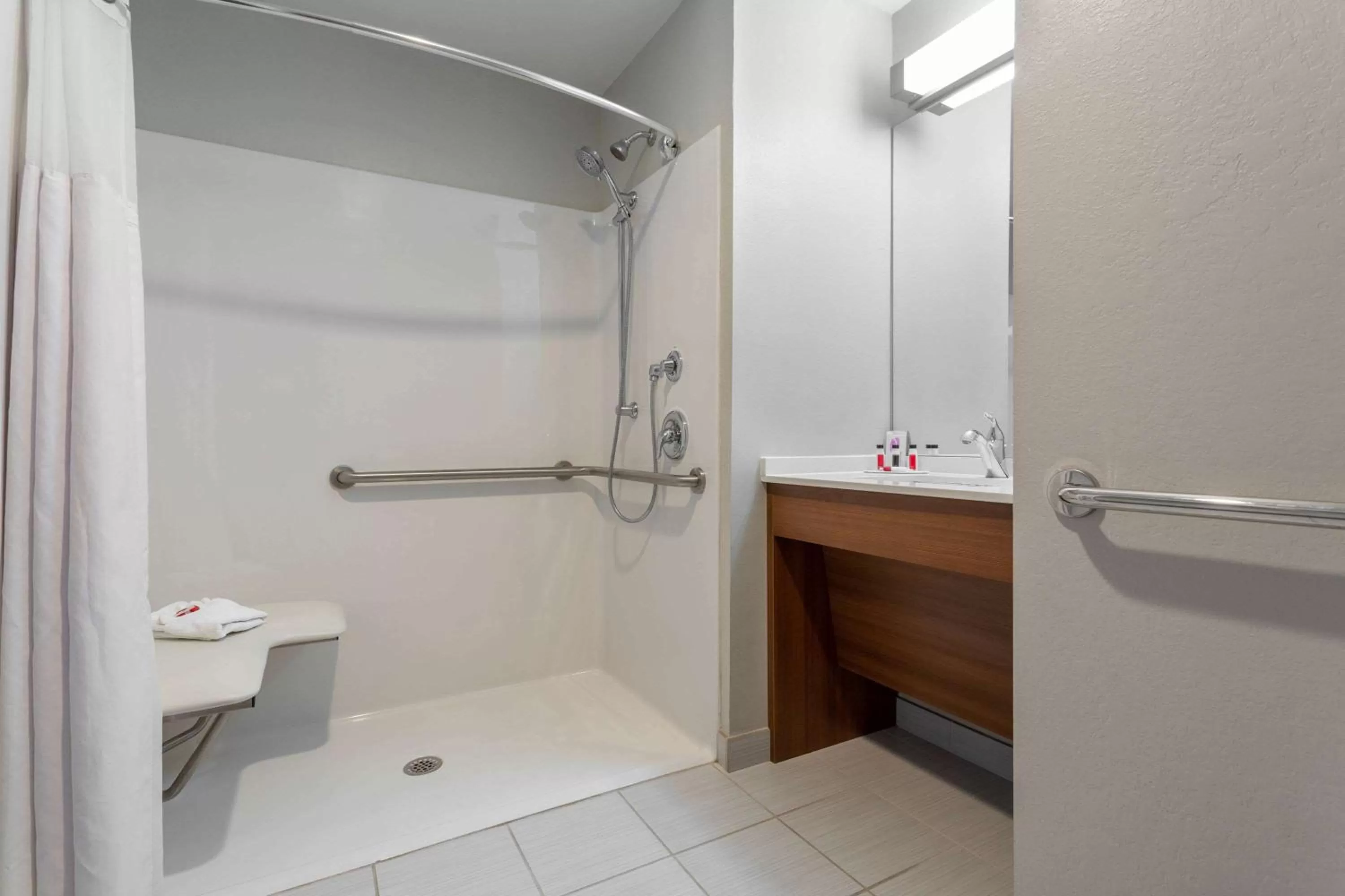 Bathroom in Microtel Inn & Suites by Wyndham Niagara Falls