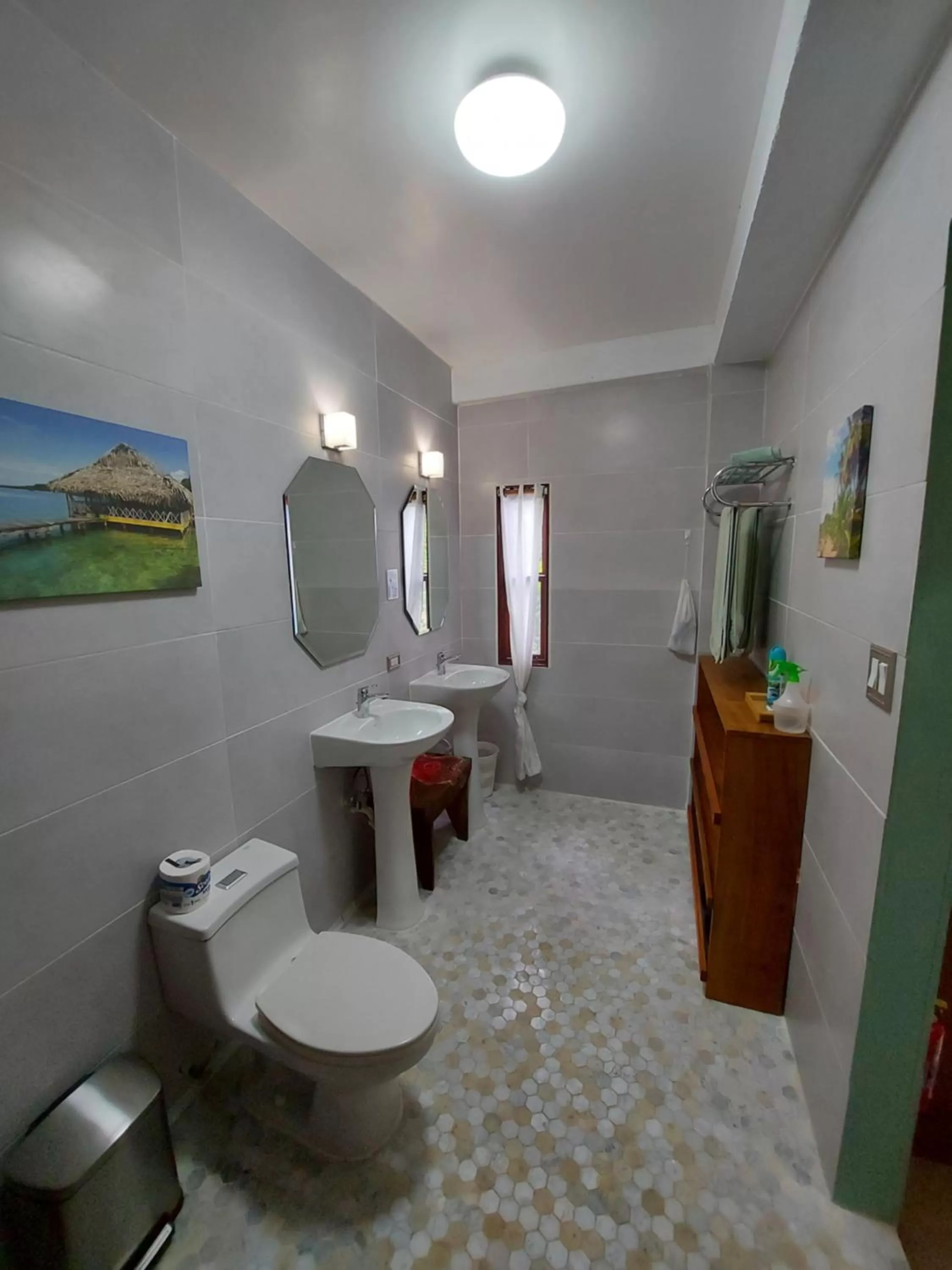 Bathroom in Casa Oceana Bed & Breakfast