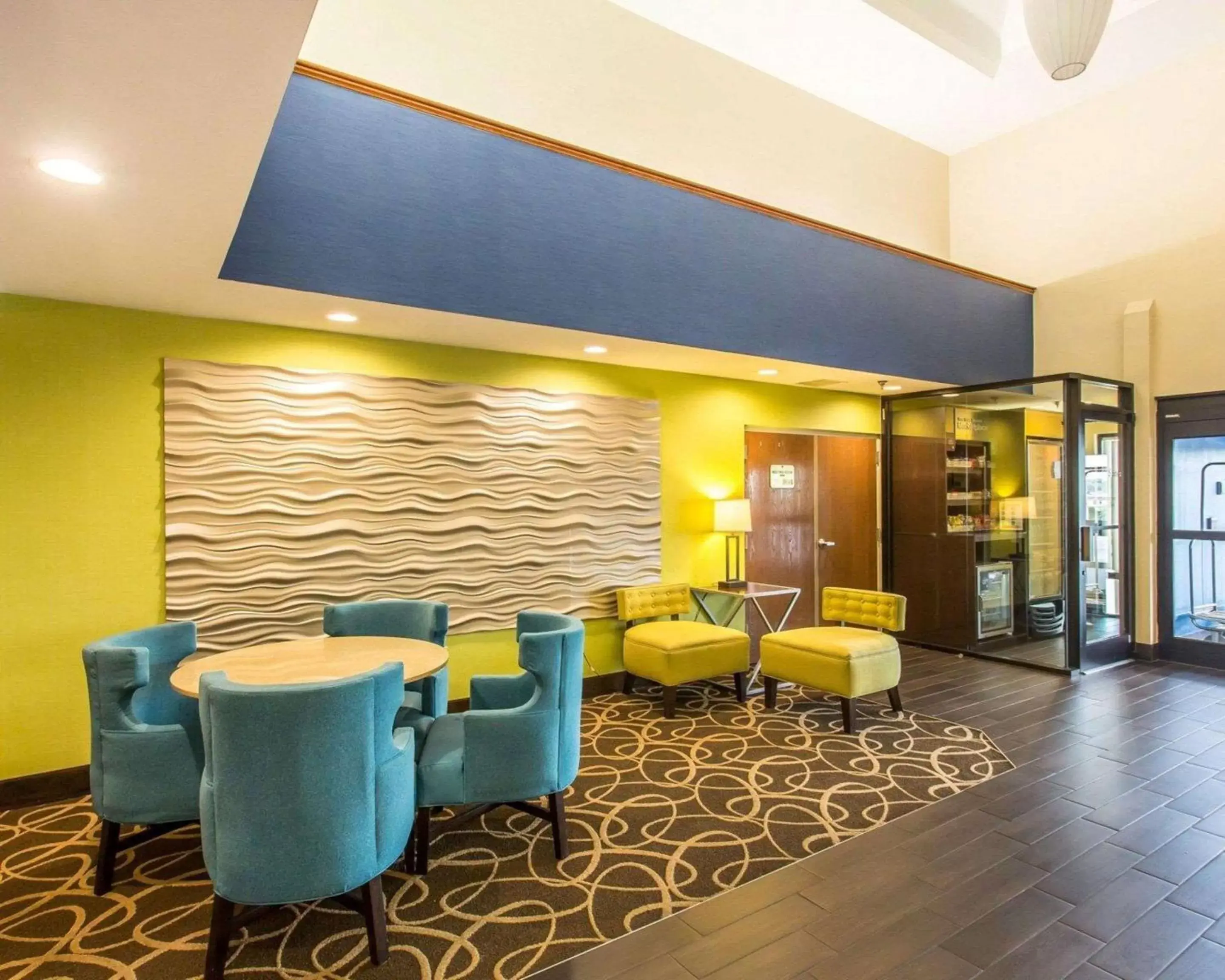 Lobby or reception, Lounge/Bar in Comfort Suites Cookeville