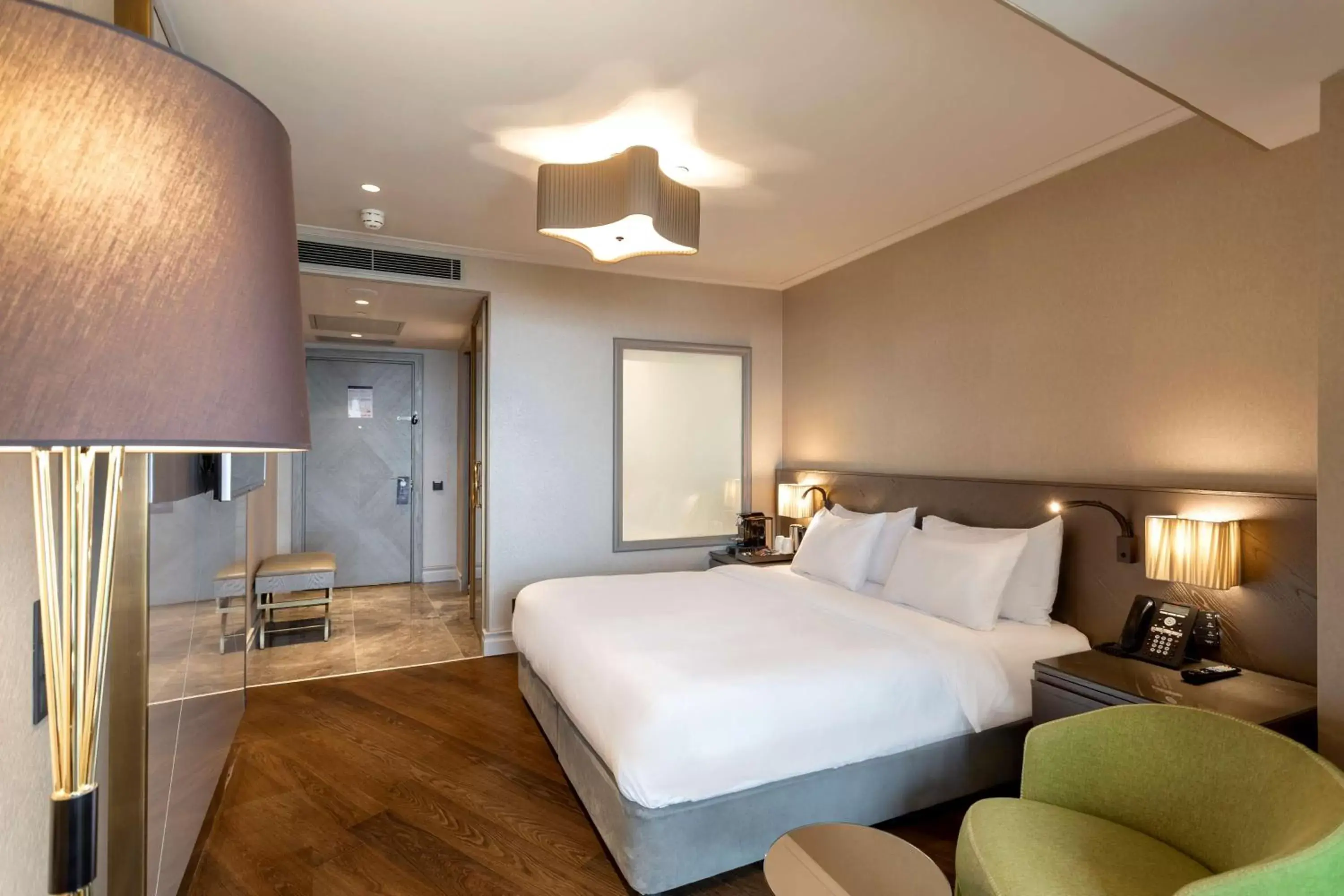 Shower, Bed in Radisson Blu Hotel Istanbul Ottomare