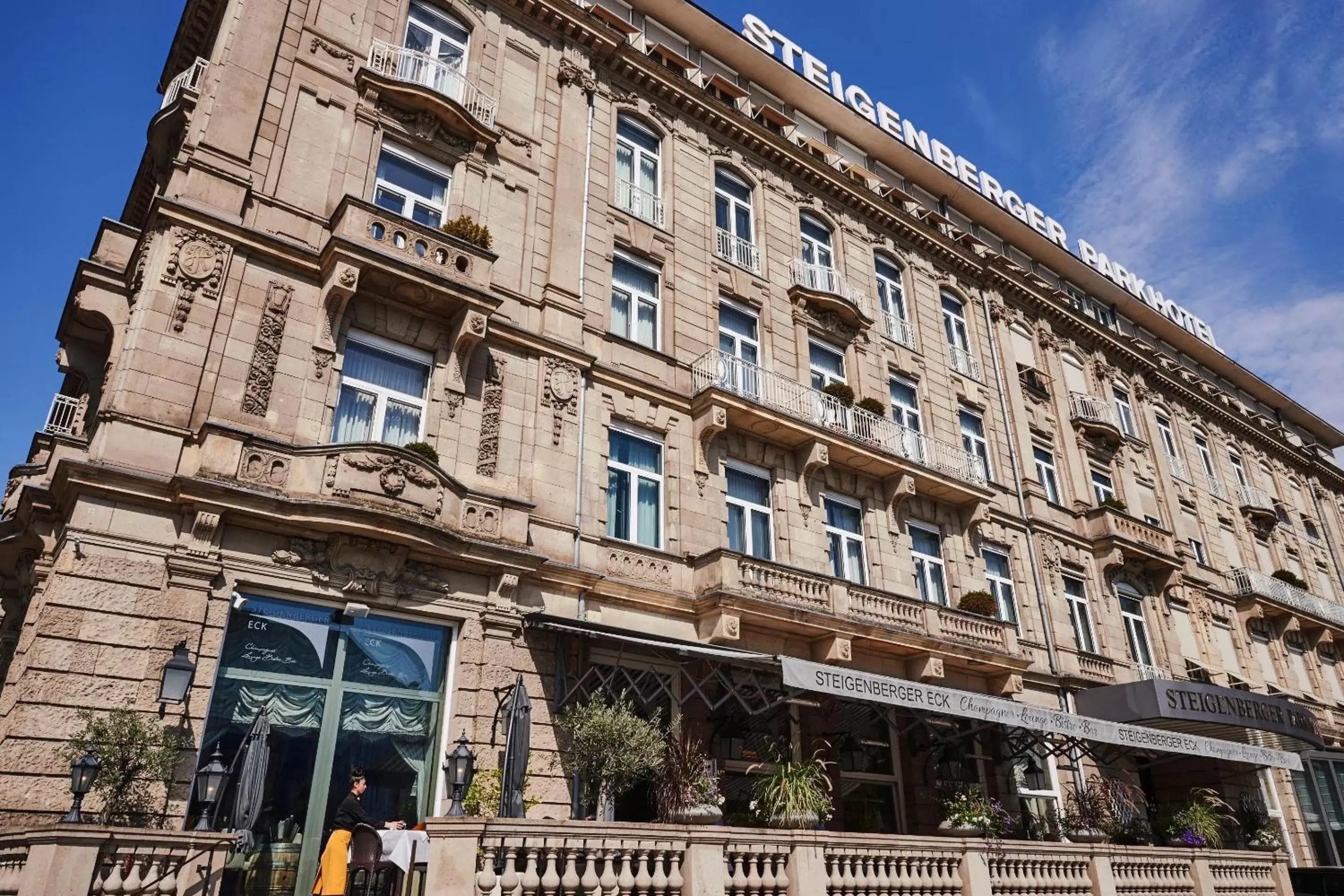 Facade/entrance in Steigenberger Icon Parkhotel Düsseldorf