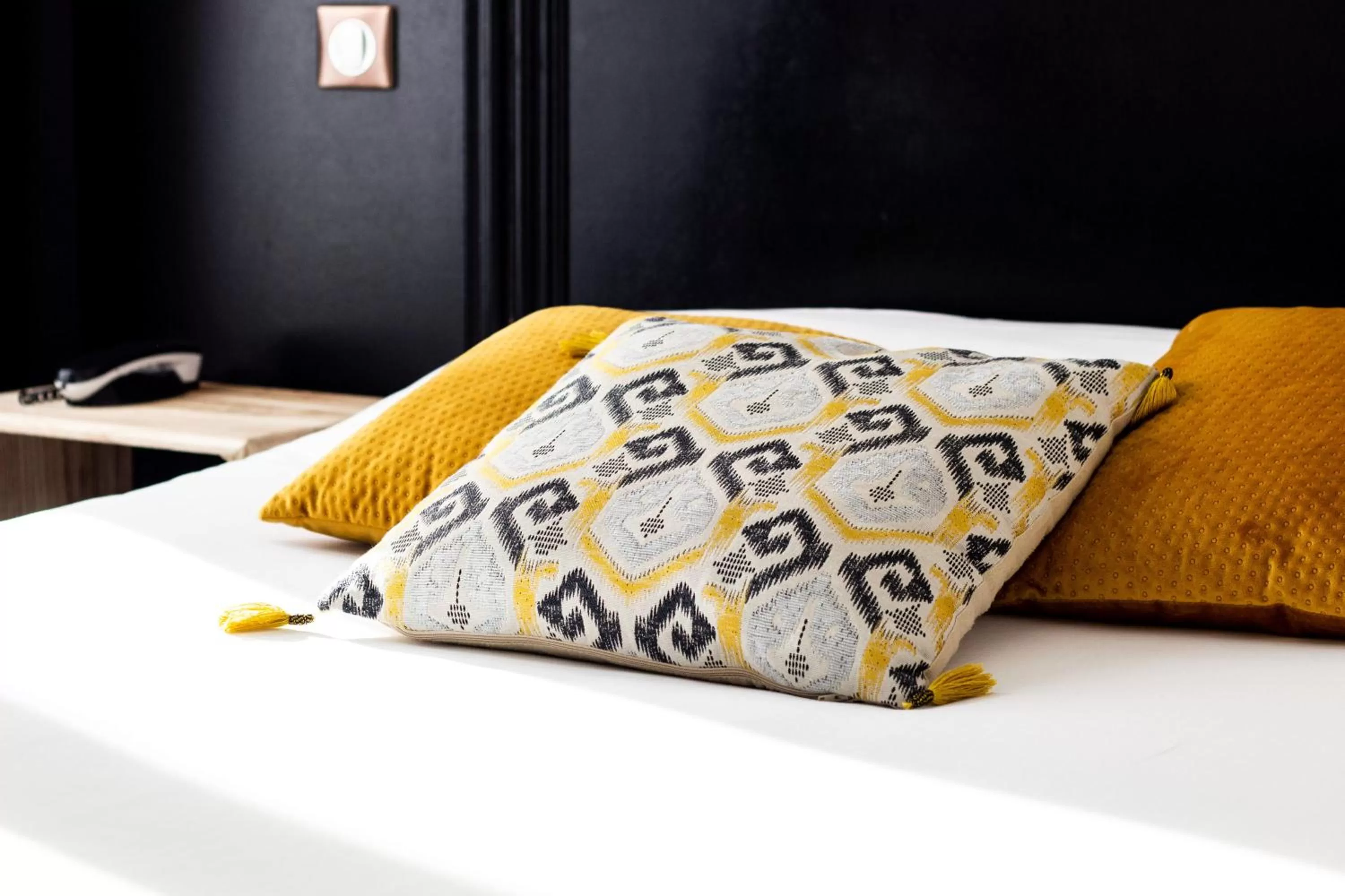 Bed in Hôtel de France