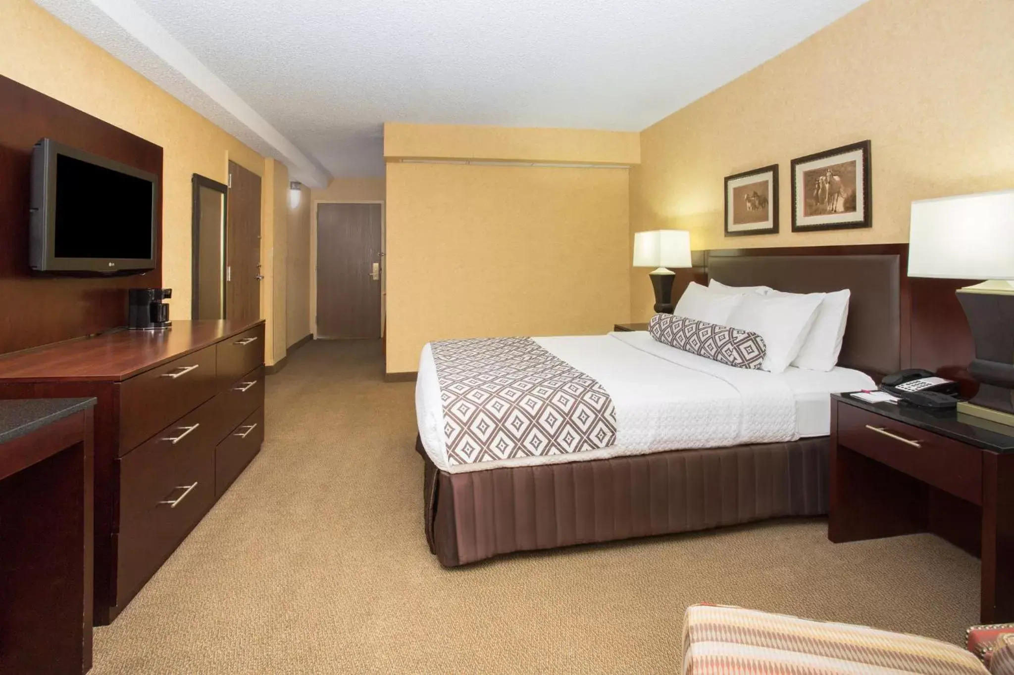 Photo of the whole room, Bed in Crowne Plaza Denver International Airport, an IHG Hotel
