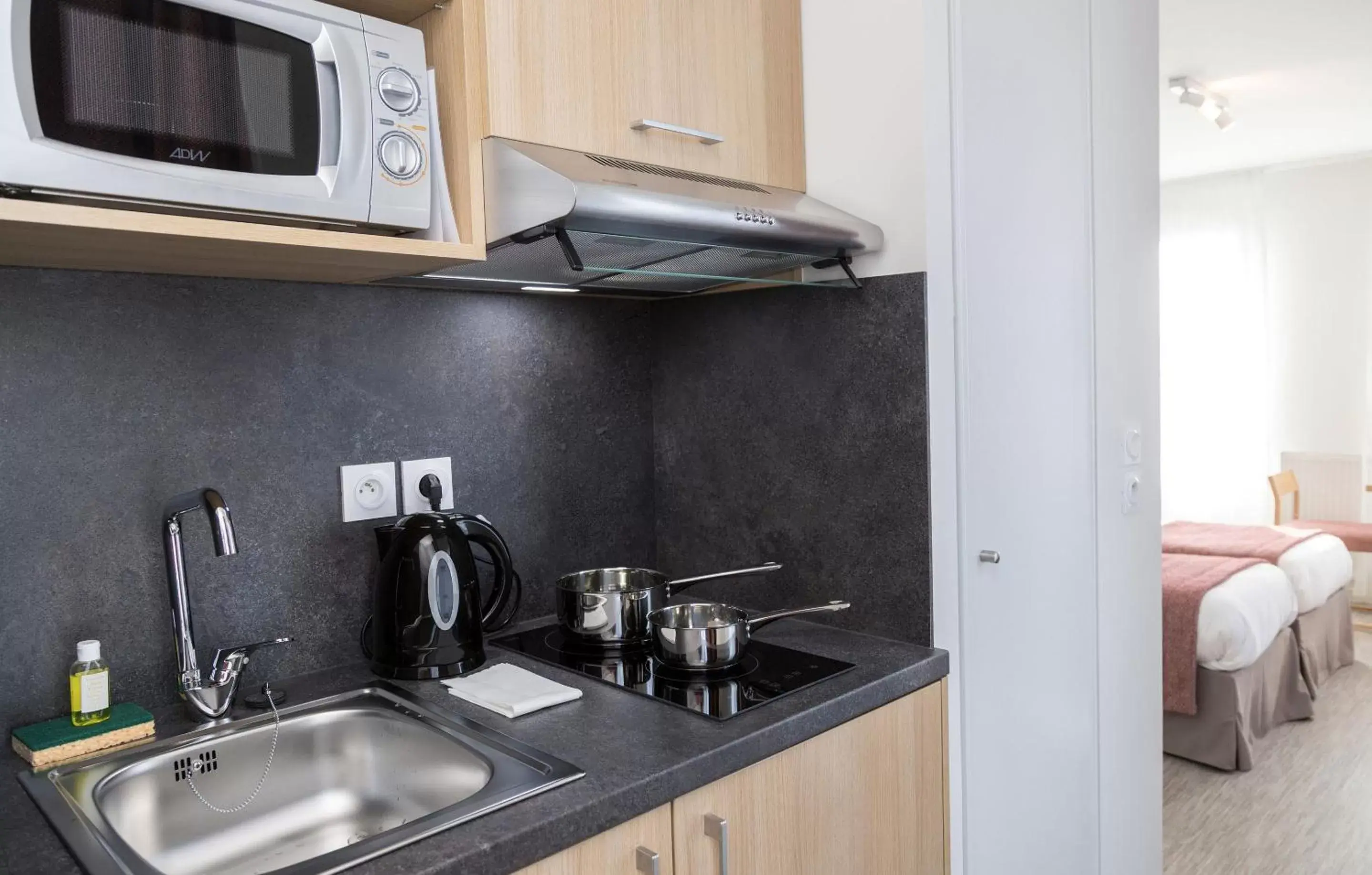 Kitchen or kitchenette, Kitchen/Kitchenette in Résidence Odalys Nantes Cité des Congrès