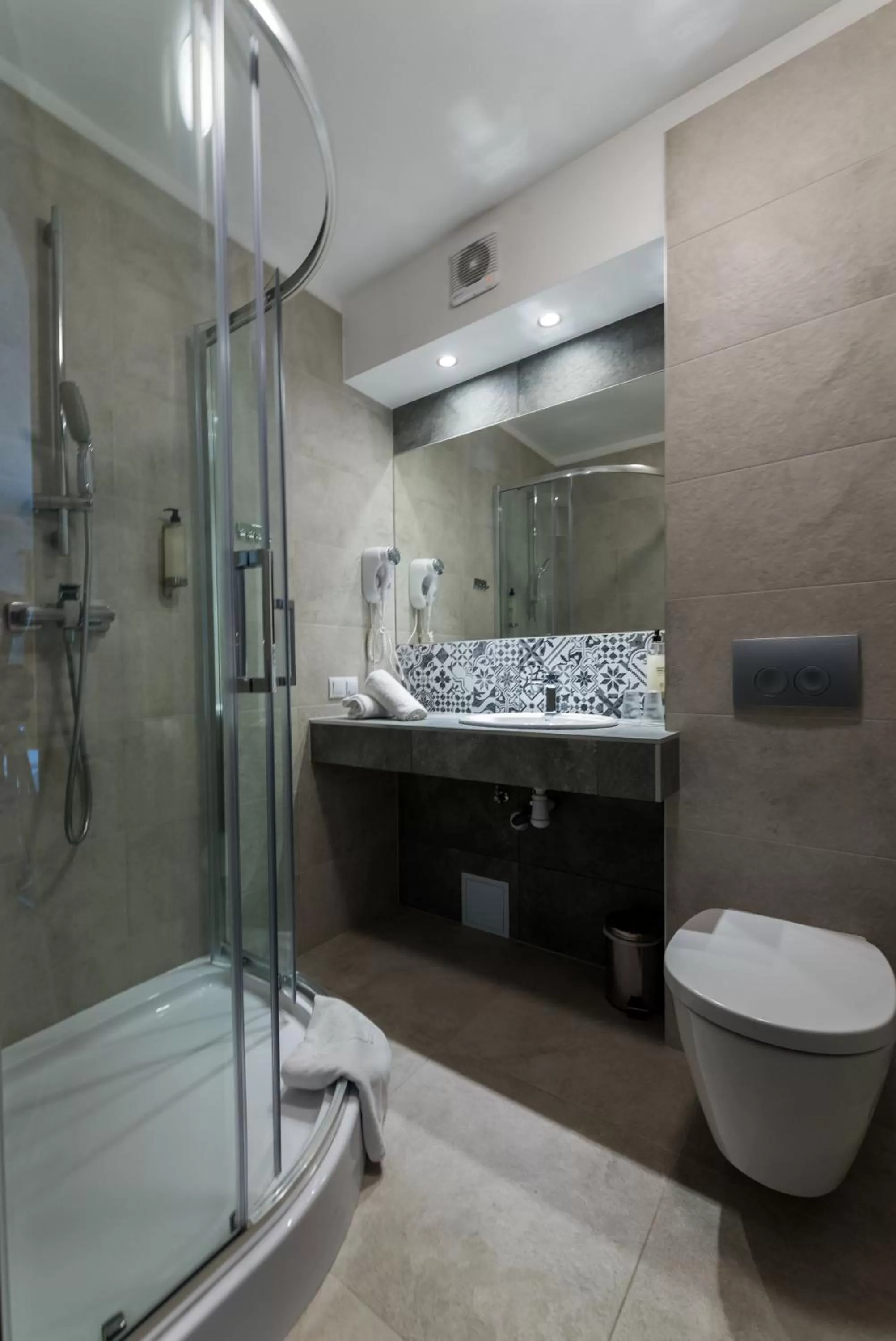 Shower in Hotel Beskidzki Raj Medical SPA