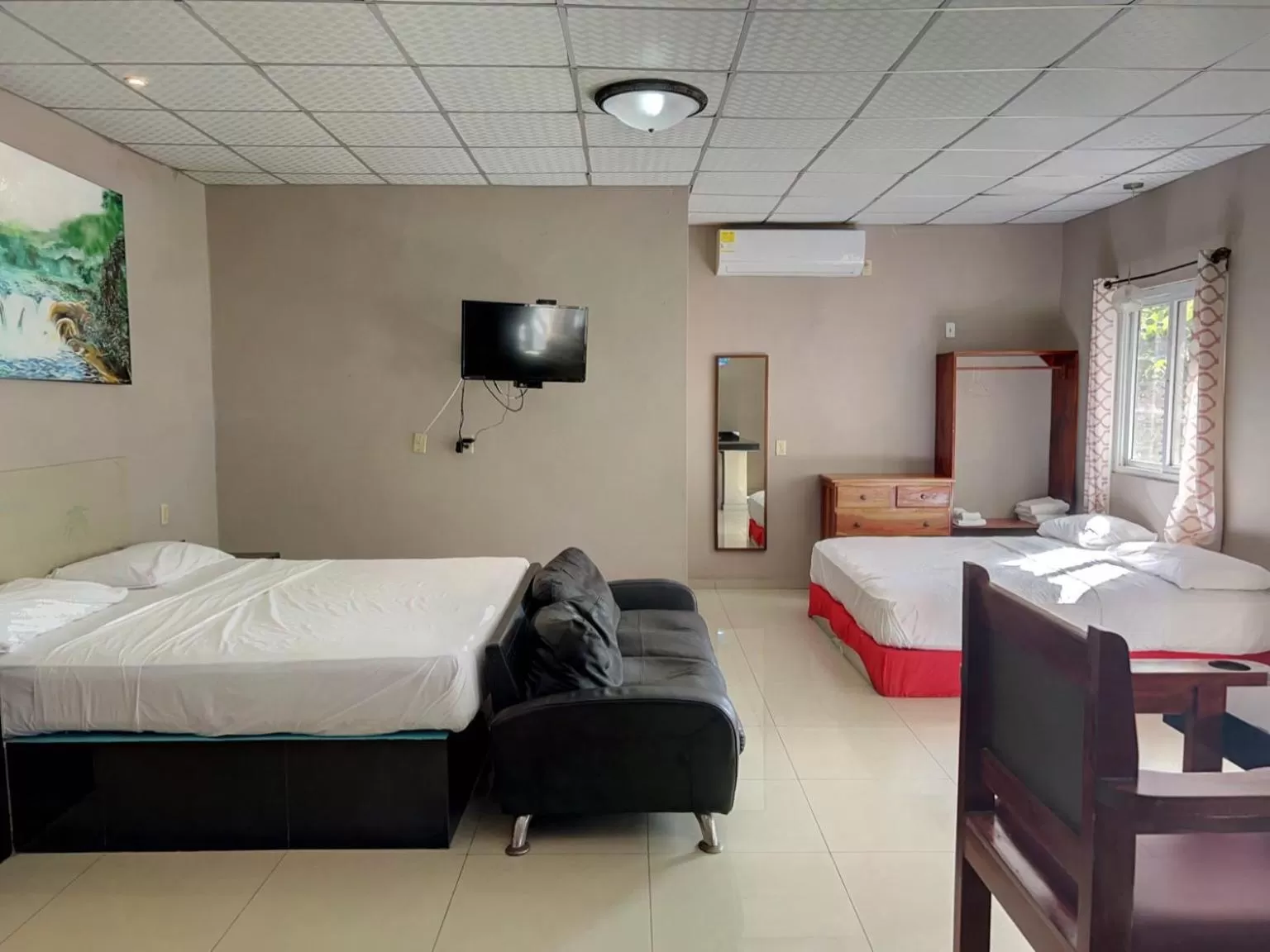 Swimming pool, Bed in Big Daddy's Beach Club & Hotel