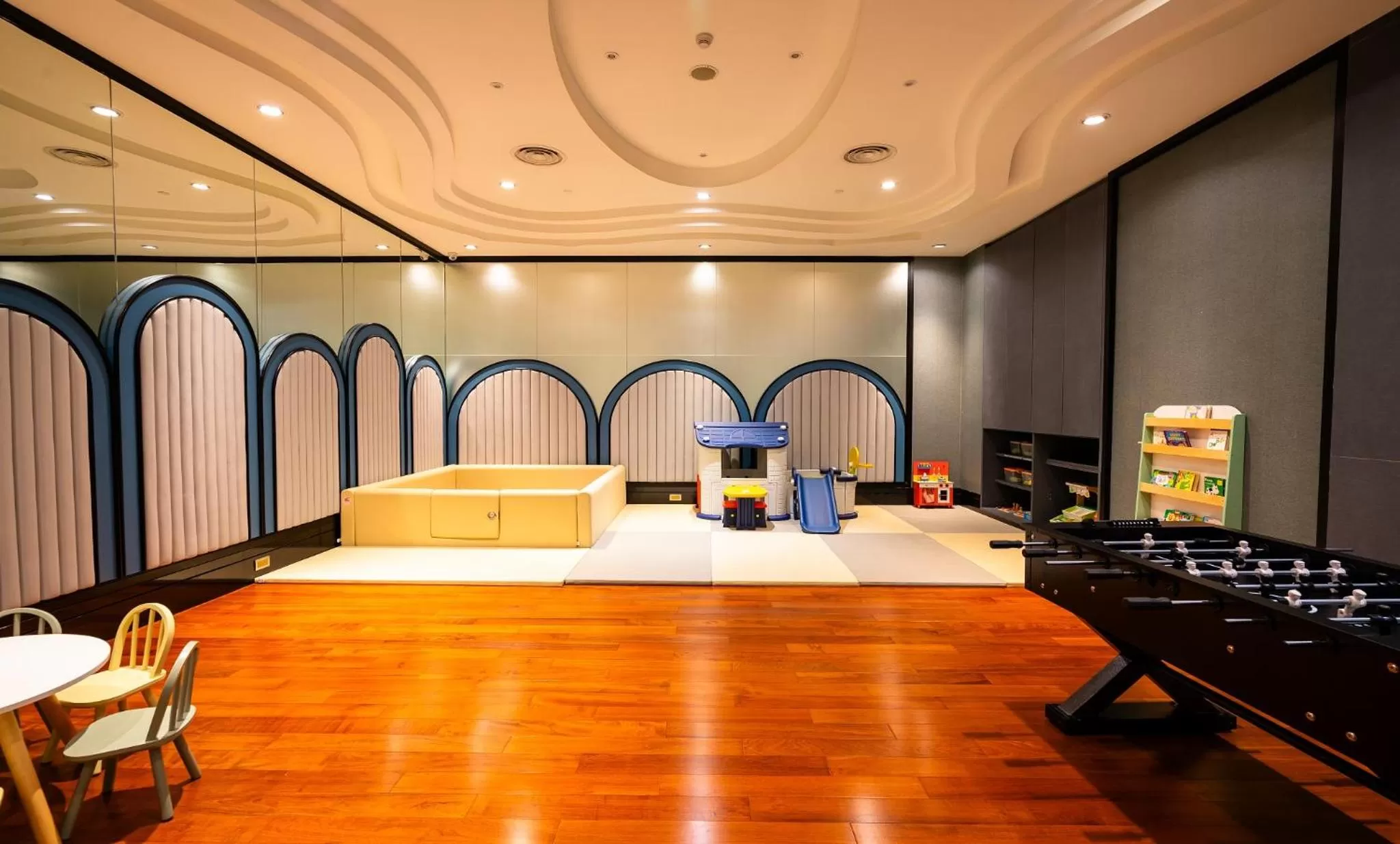 Property building in Grande Centre Point Sukhumvit 55 Thong Lo