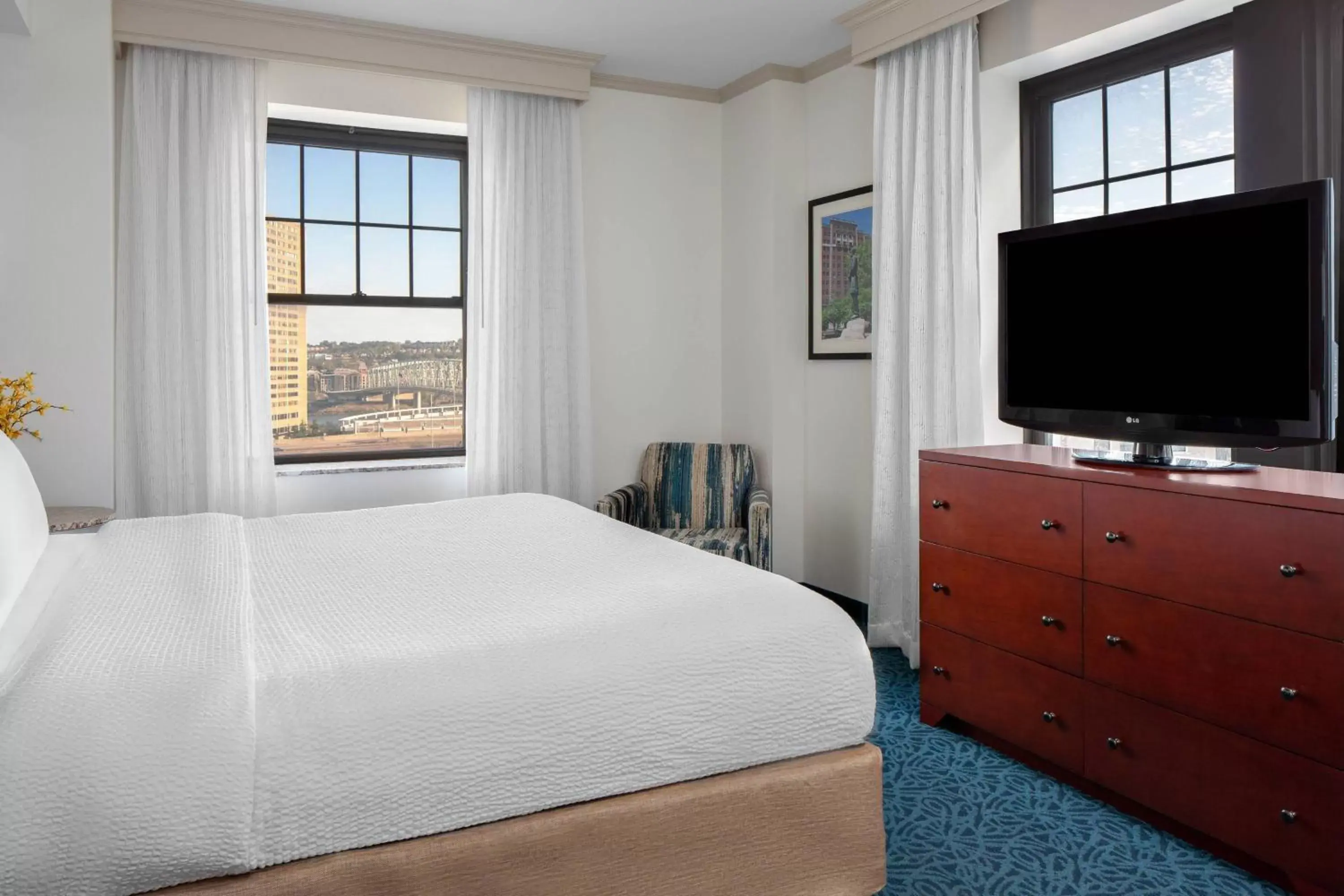 Bedroom, Bed in Residence Inn by Marriott Cincinnati Downtown/The Phelps