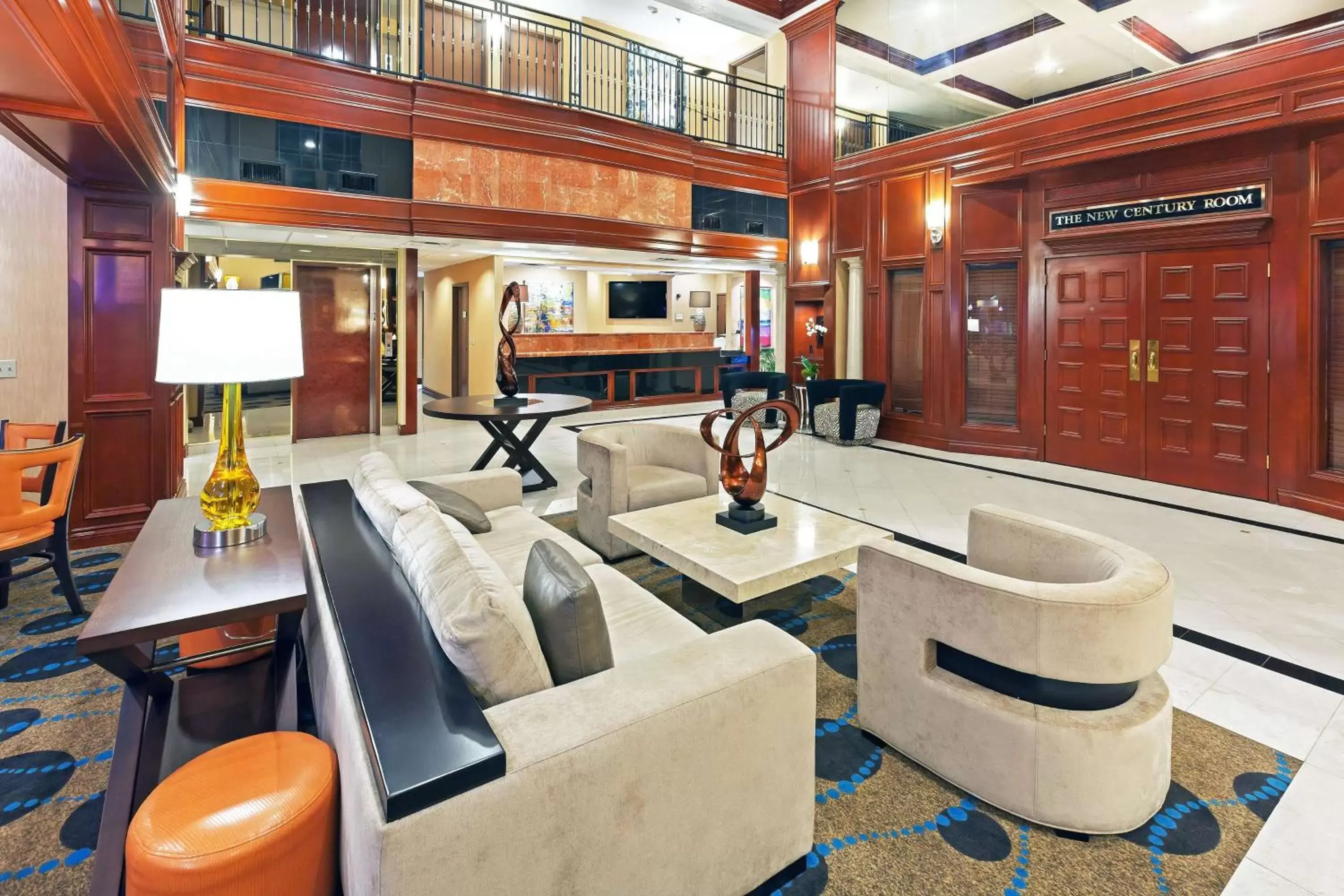 Lobby or reception, Lounge/Bar in La Quinta by Wyndham OKC North - Quail Springs