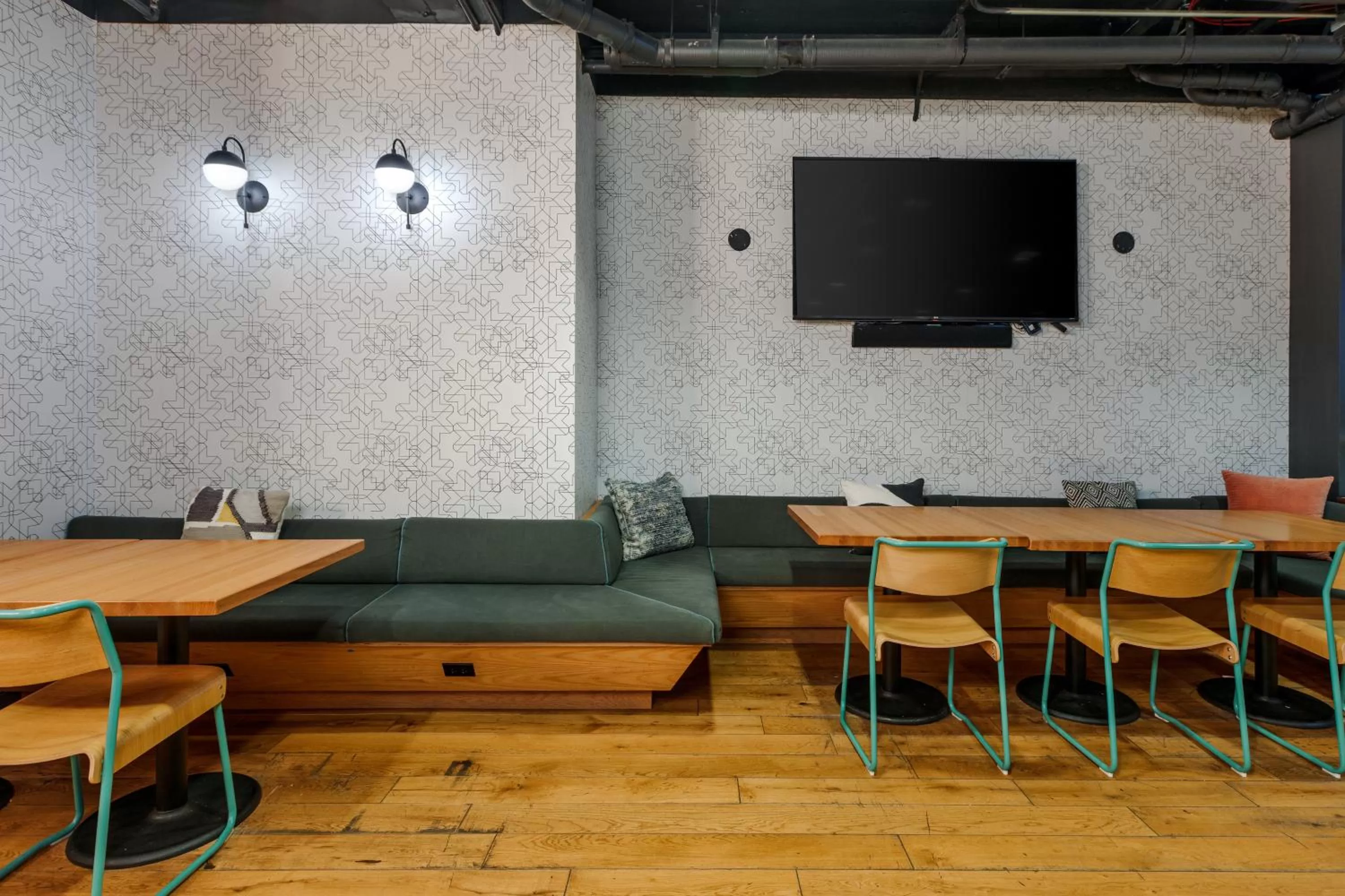 Communal lounge/ TV room in Placemakr Wall Street